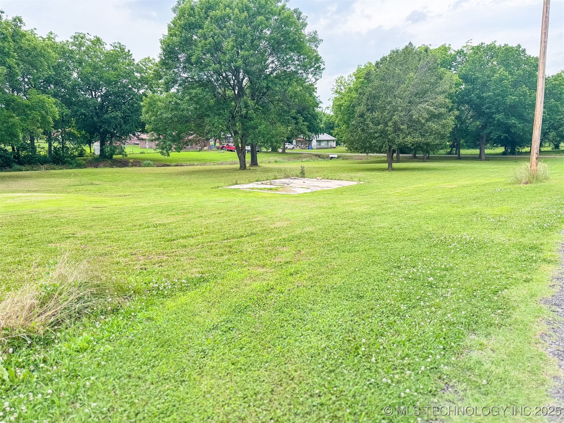 514 W Creek Property Photo 8