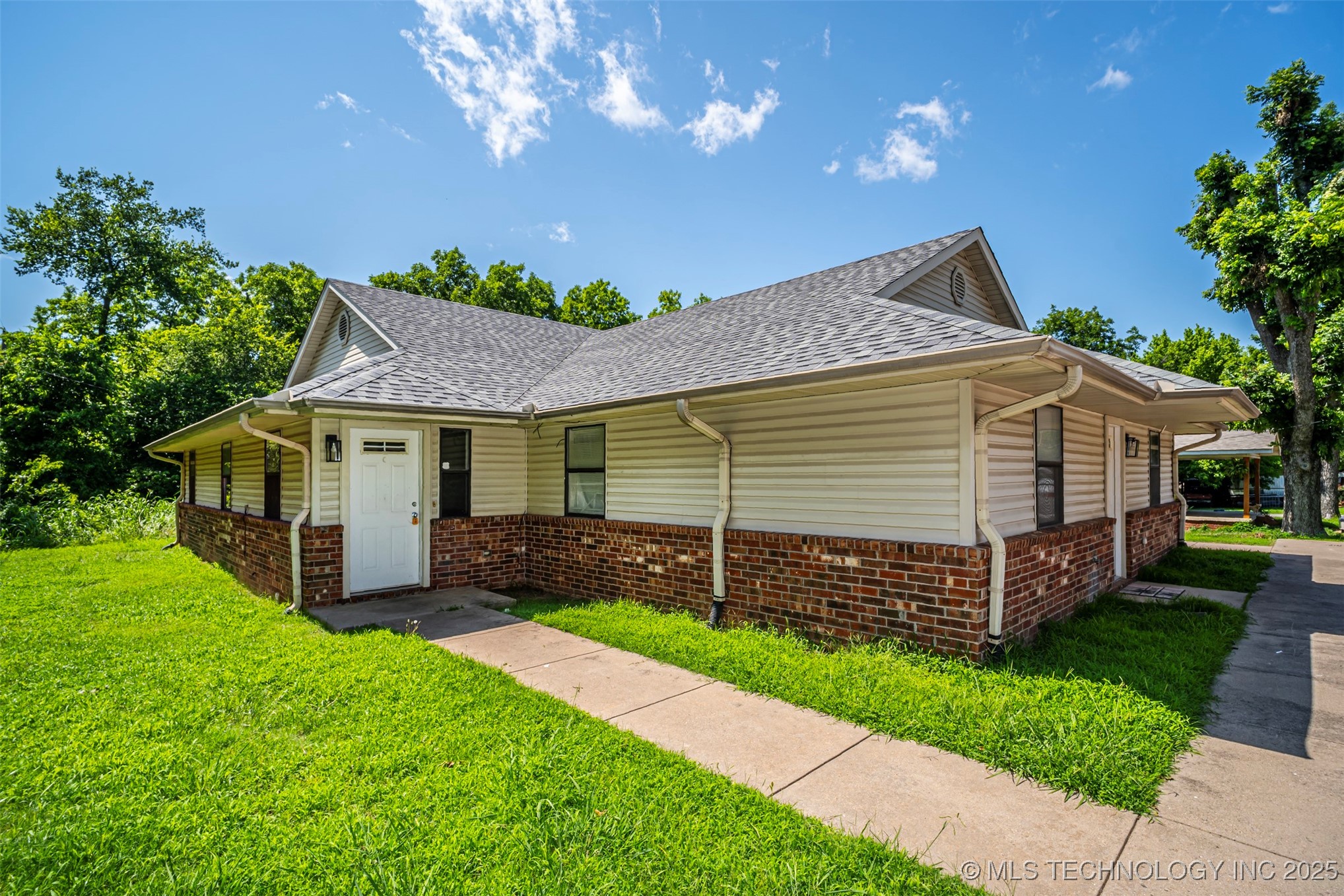 204 S 11th Property Photo 2