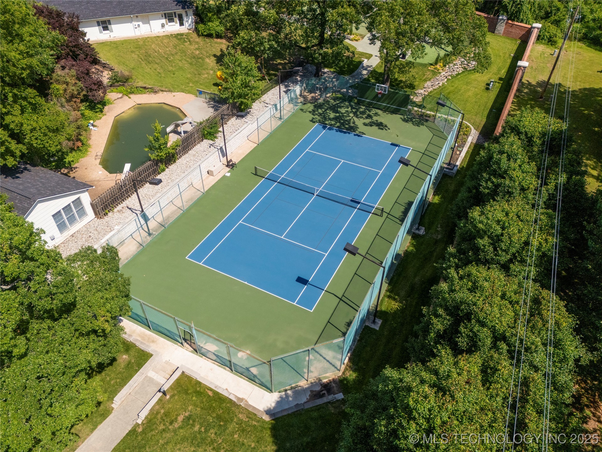 10912 S New Haven Avenue Property Photo 11