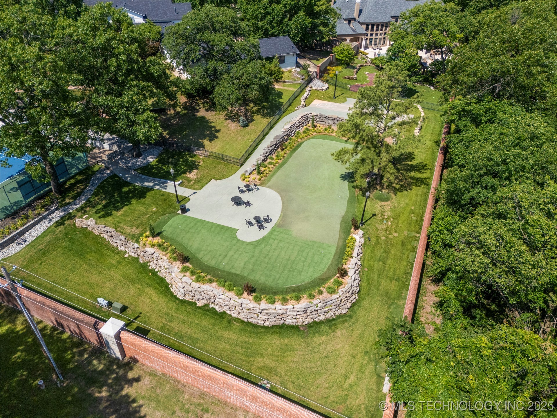 10912 S New Haven Avenue Property Photo 12