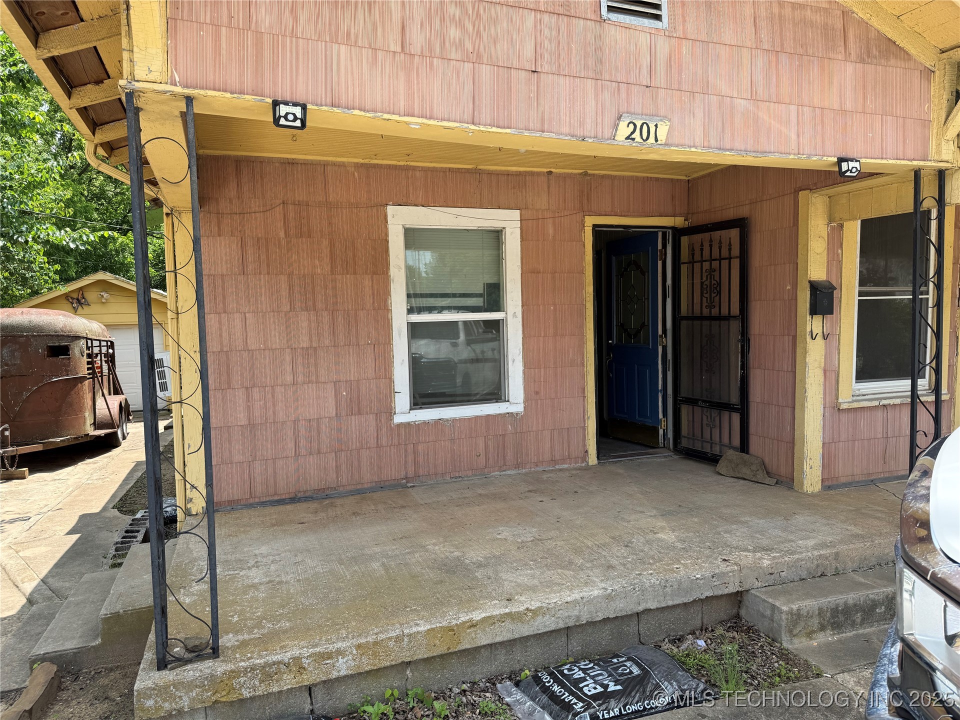 201 E Main Street Property Photo 2