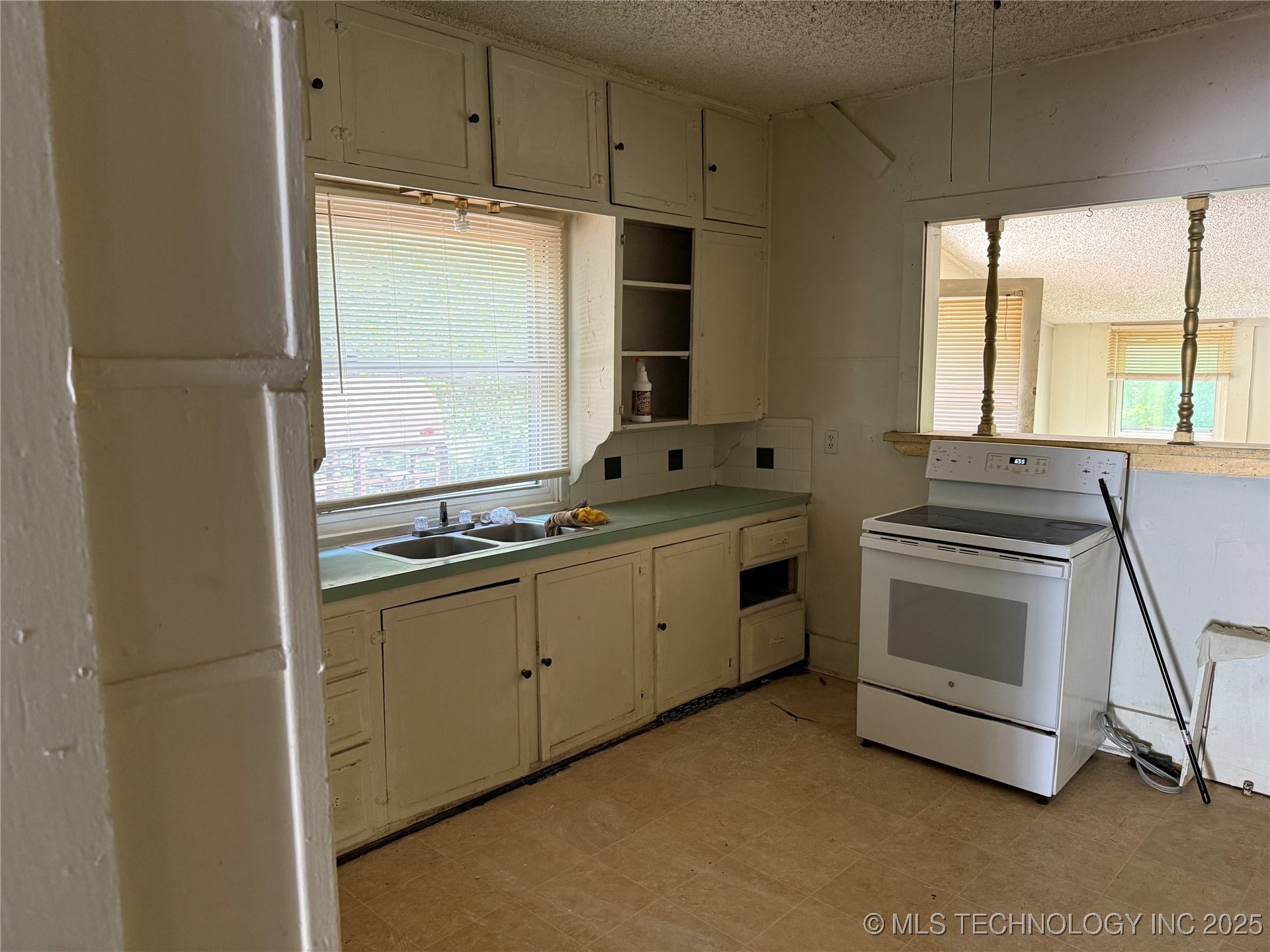 201 E Main Street Property Photo 6