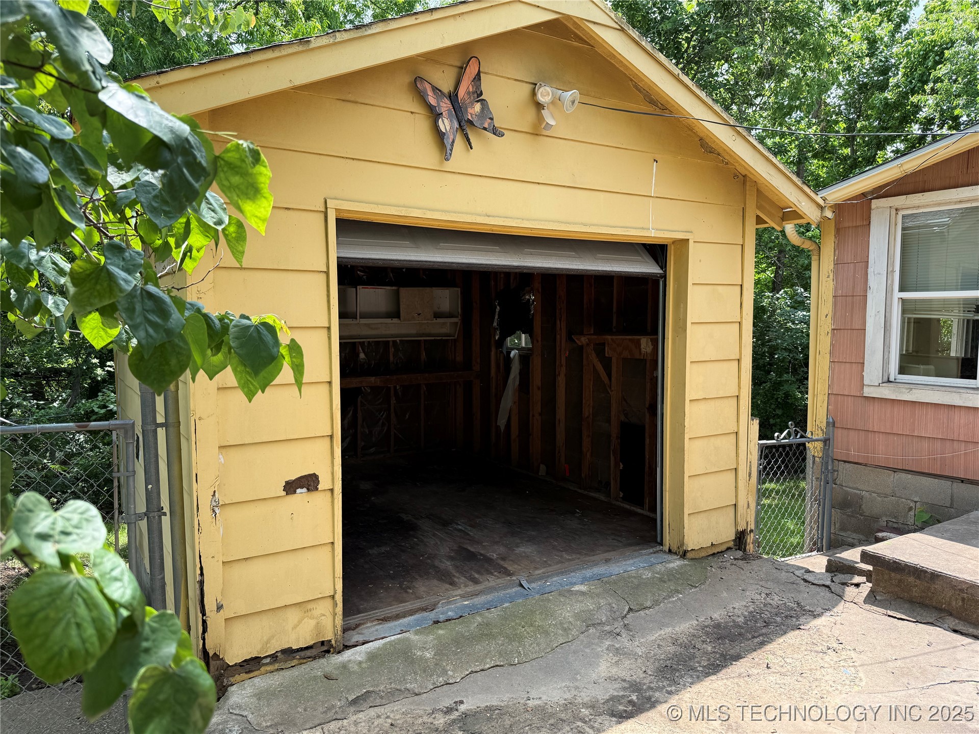 201 E Main Street Property Photo 8