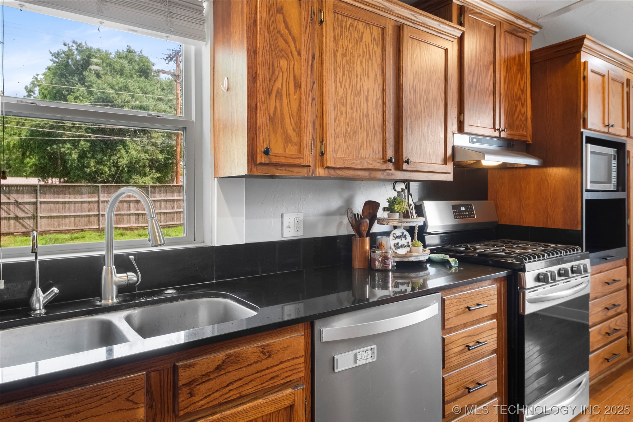 206 W Grand Property Photo 11