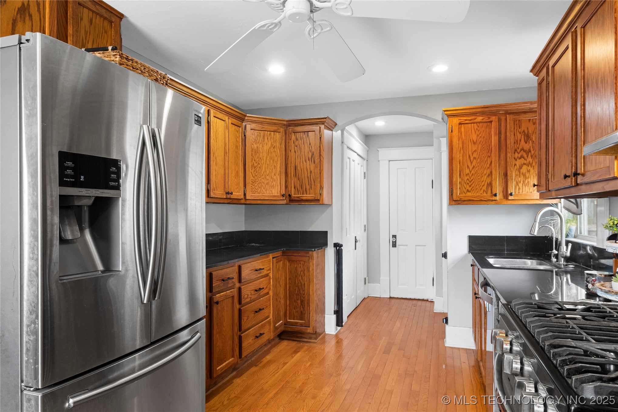 206 W Grand Property Photo 12