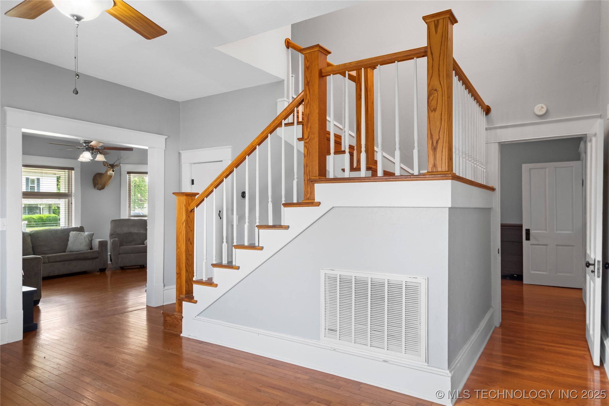 206 W Grand Property Photo 18