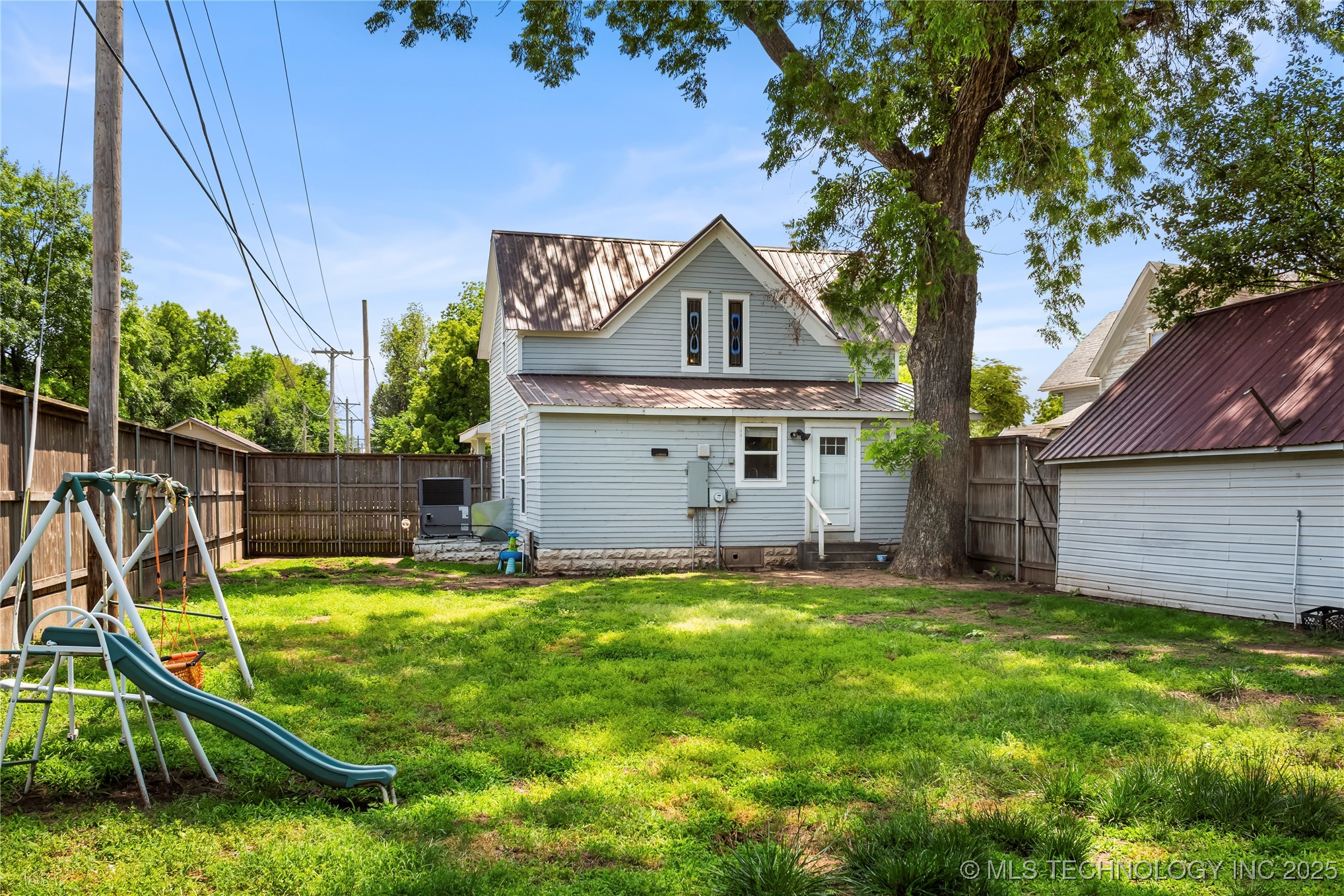 206 W Grand Property Photo 29