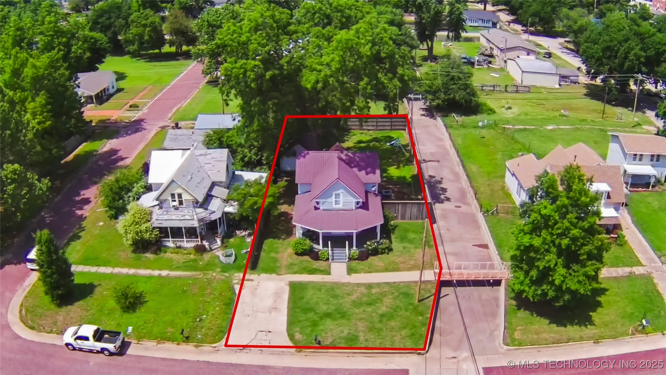 206 W Grand Property Photo 32