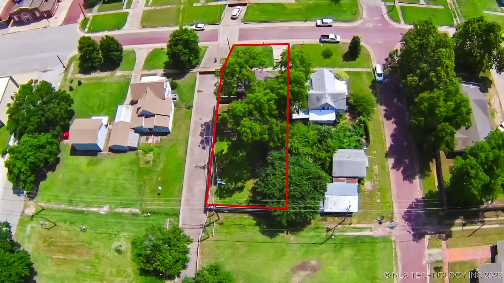 206 W Grand Property Photo 33