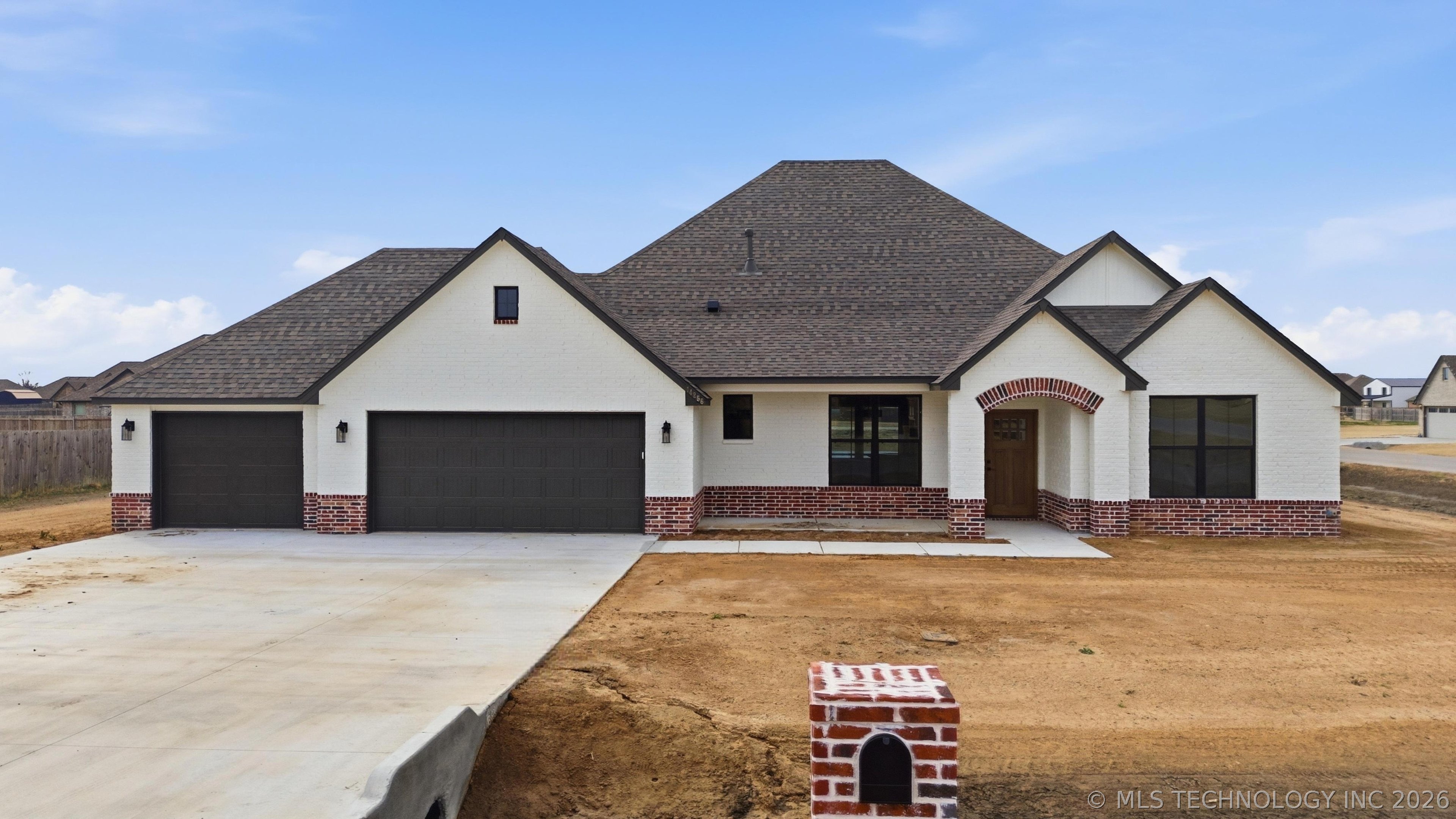 14256 N 71st East Avenue Property Photo 2