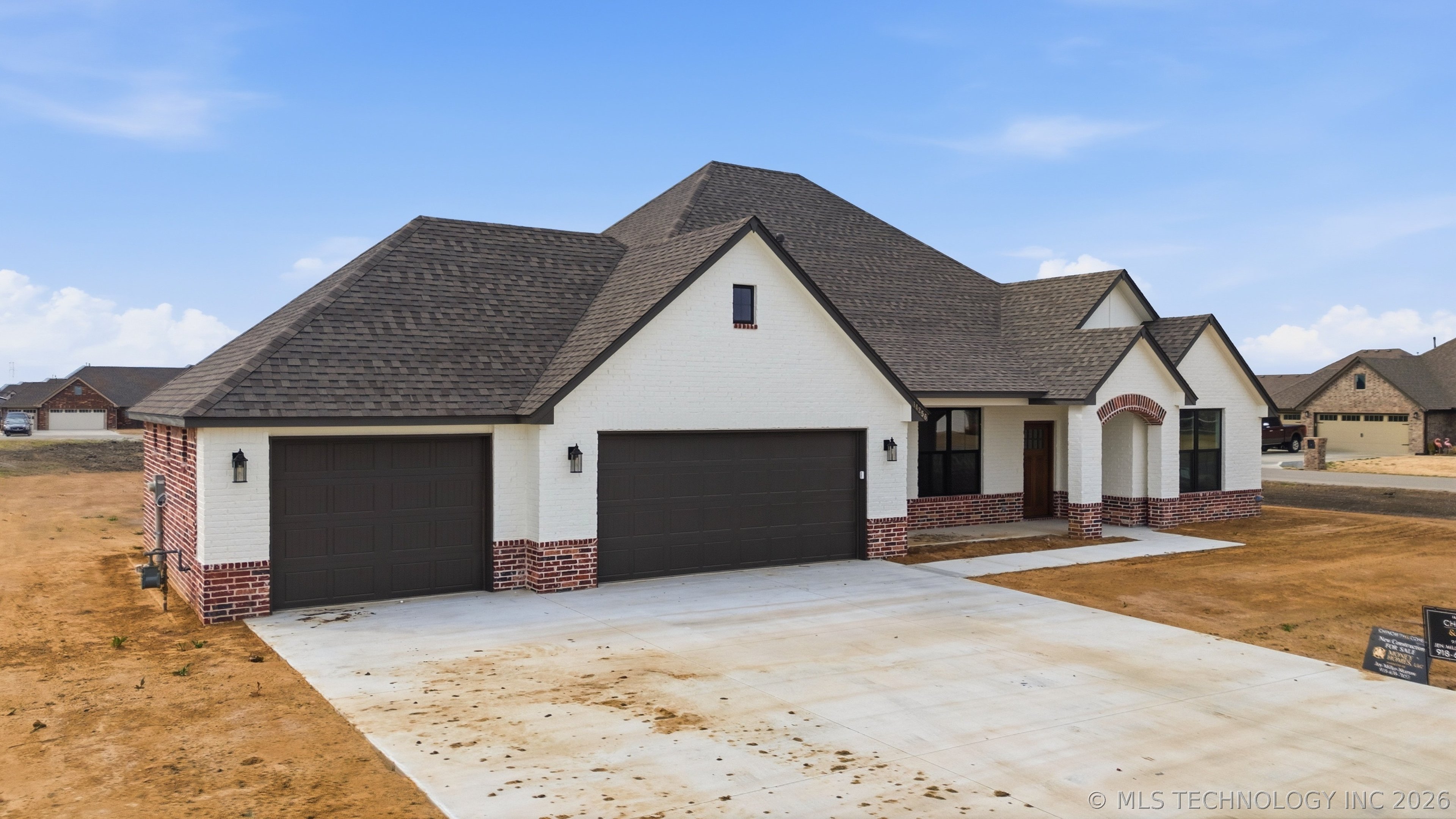 14256 N 71st East Avenue Property Photo 4