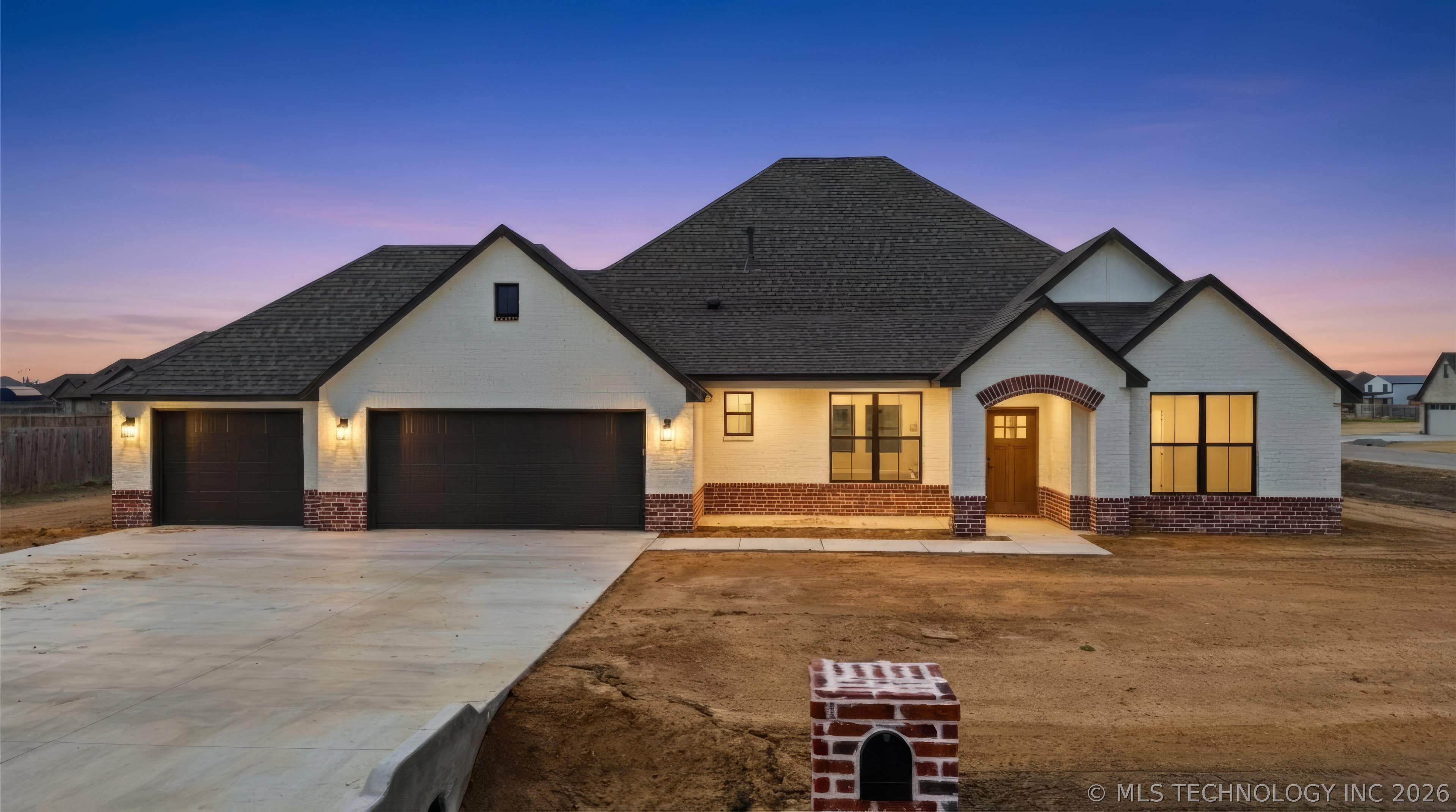 14256 N 71st East Avenue Property Photo 5