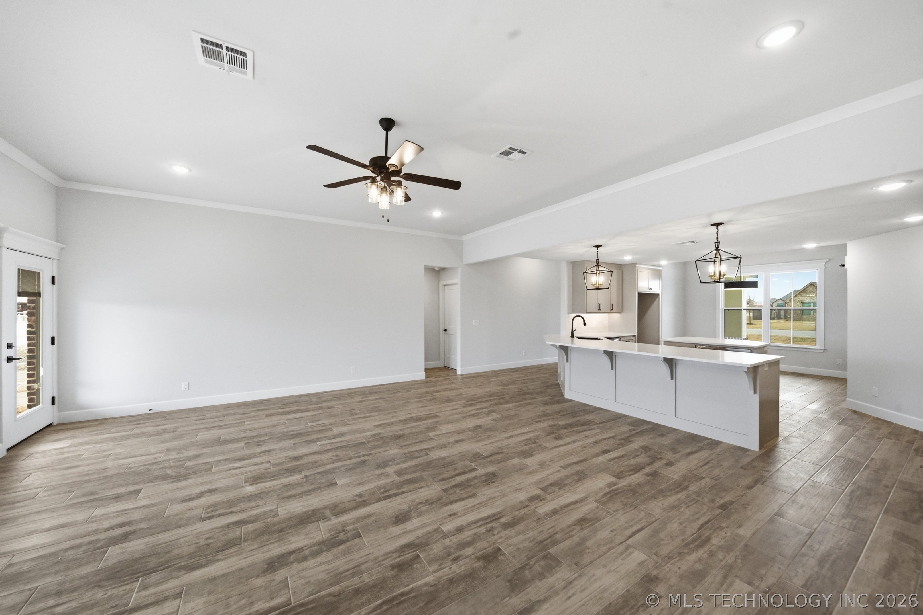 14256 N 71st East Avenue Property Photo 9