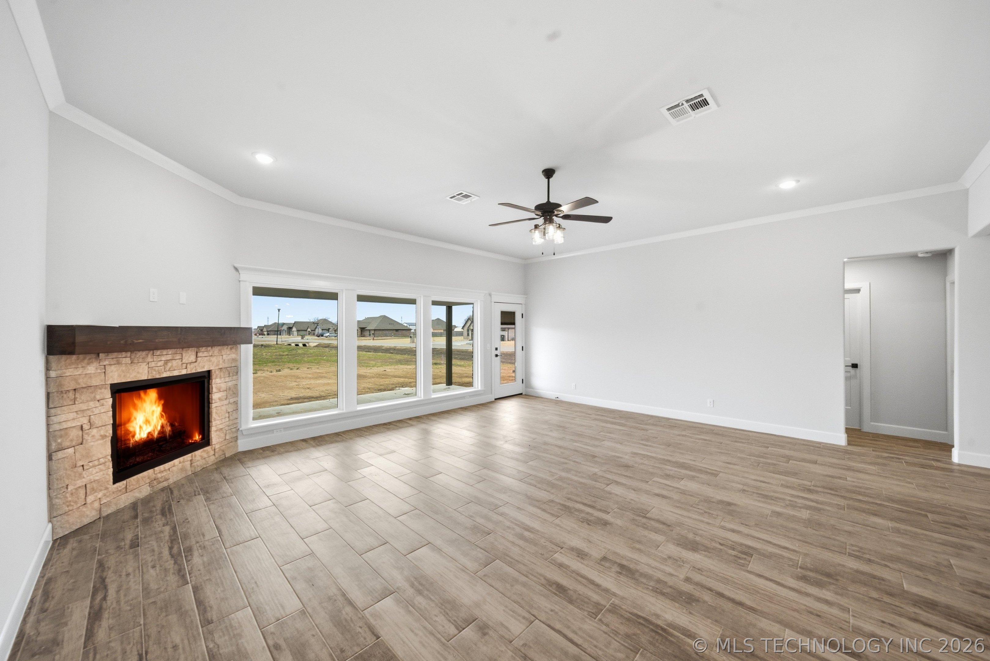 14256 N 71st East Avenue Property Photo 11