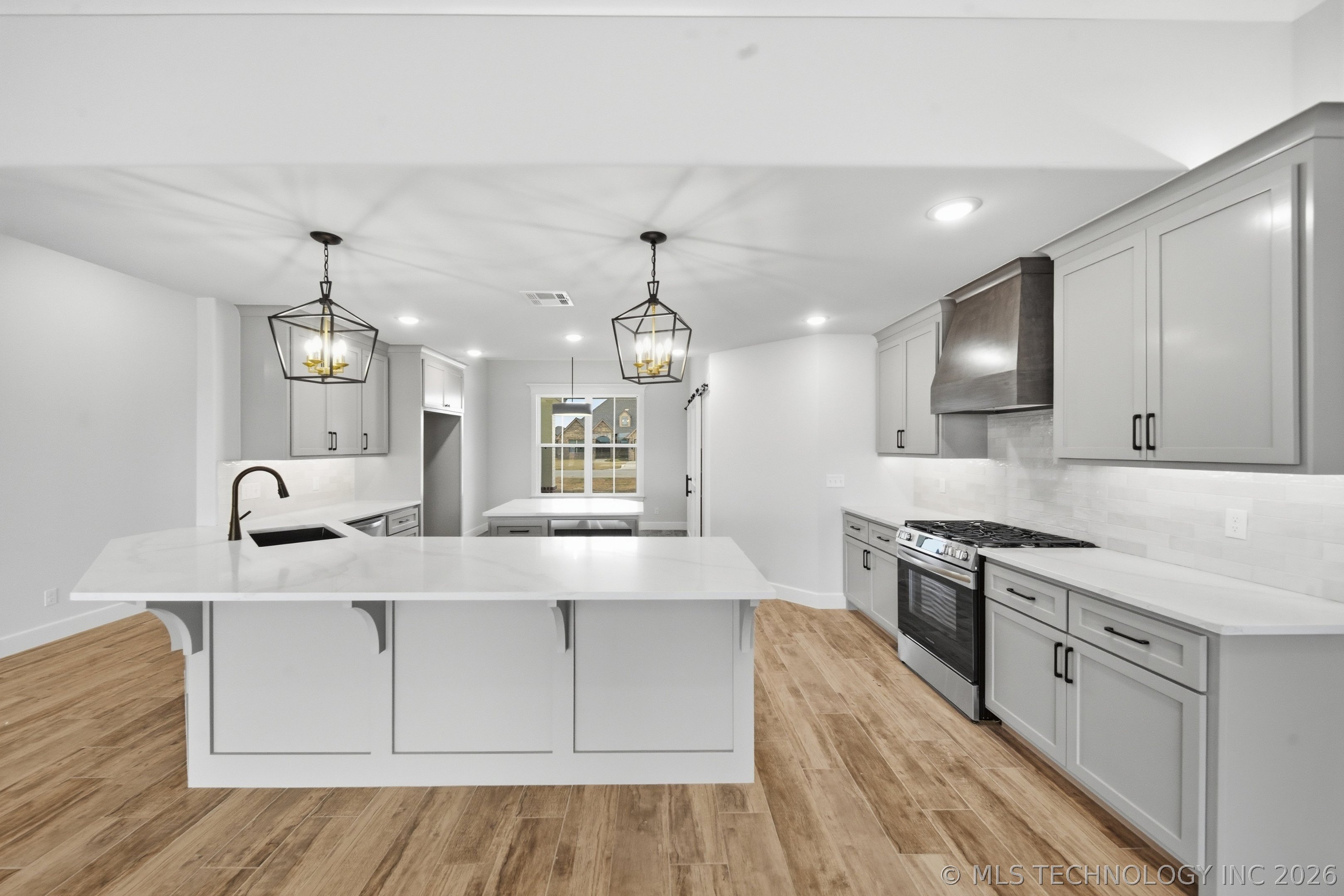 14256 N 71st East Avenue Property Photo 13