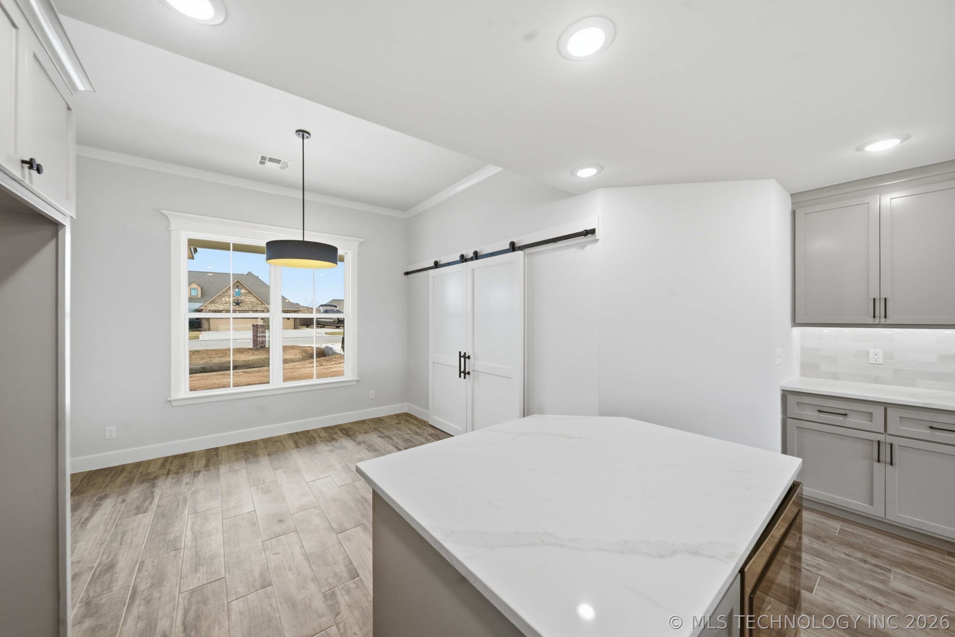 14256 N 71st East Avenue Property Photo 15