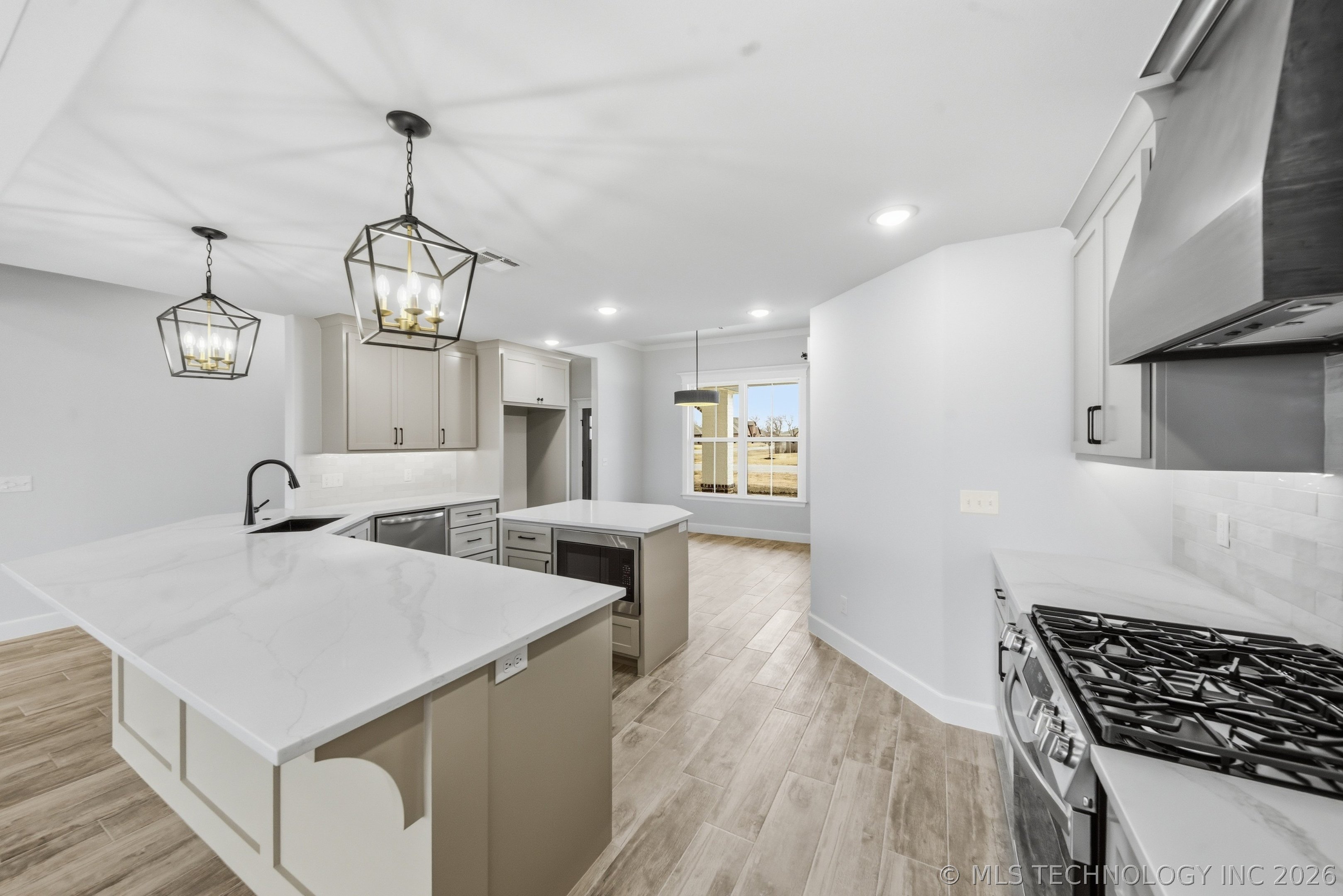 14256 N 71st East Avenue Property Photo 17