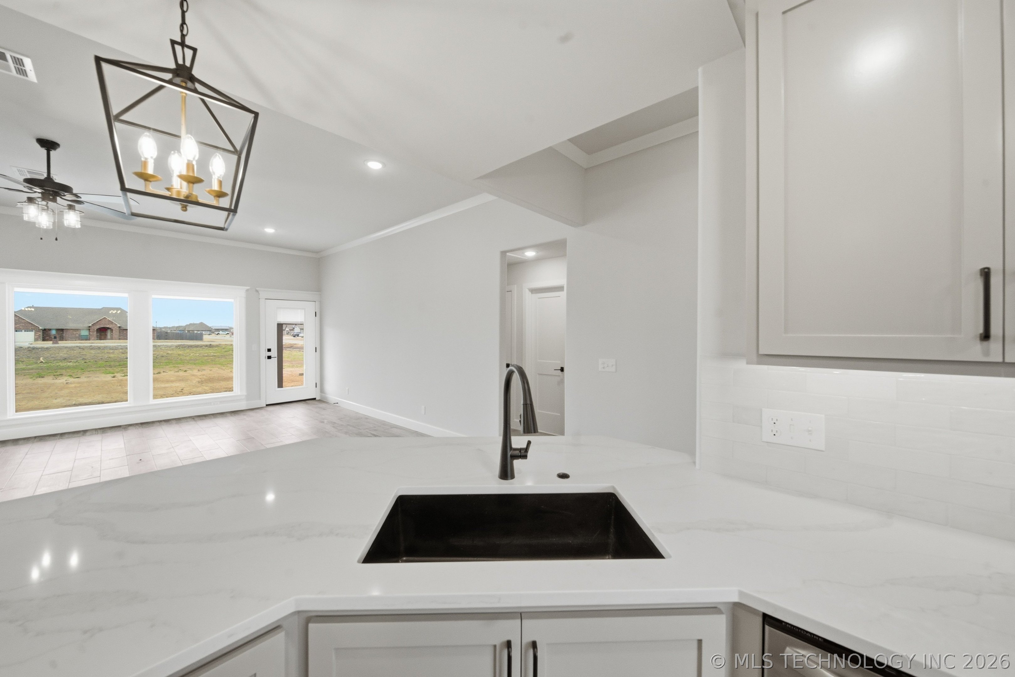 14256 N 71st East Avenue Property Photo 18