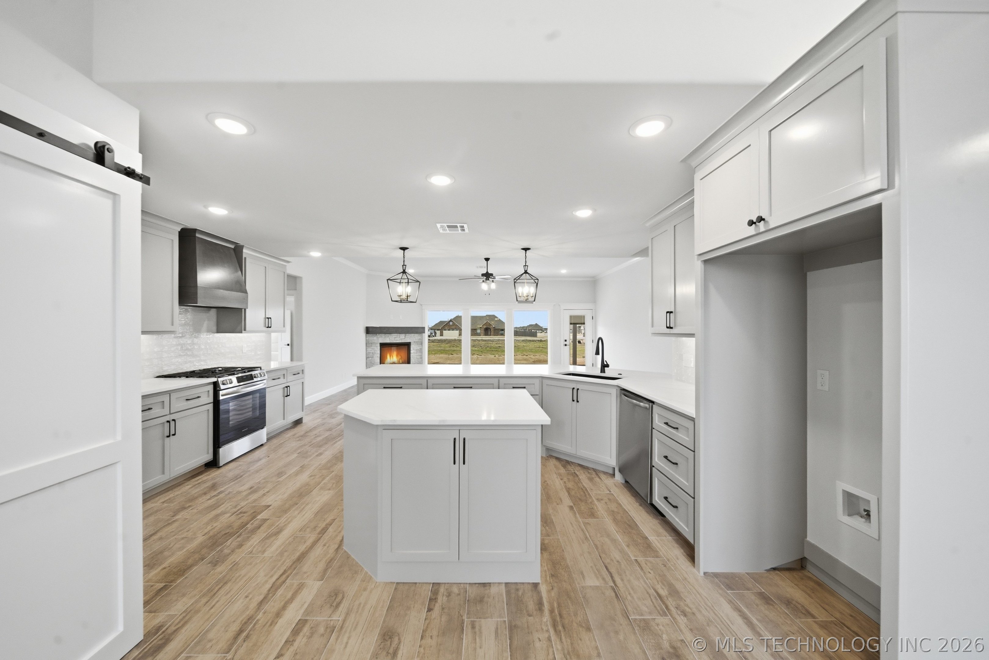 14256 N 71st East Avenue Property Photo 20