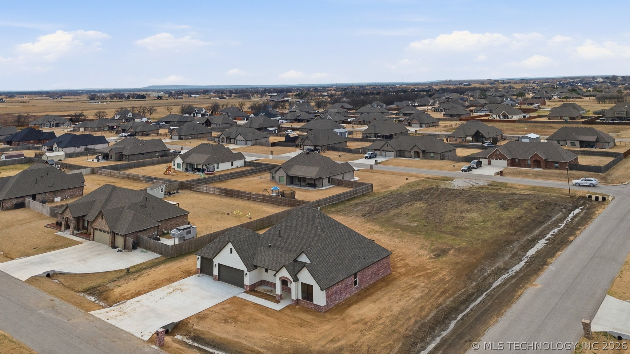 14256 N 71st East Avenue Property Photo 41