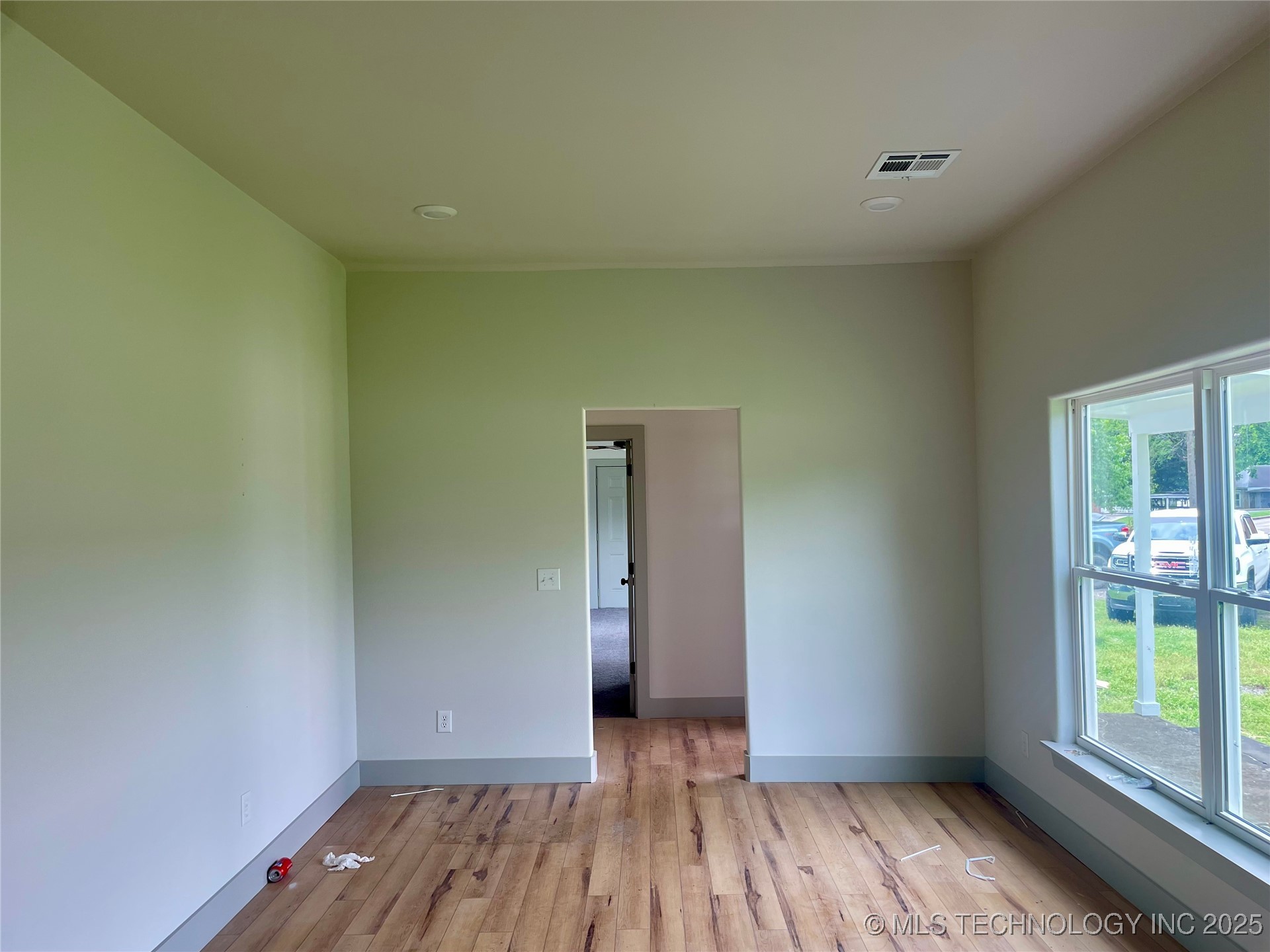 305 E Hickory Avenue Property Photo 5