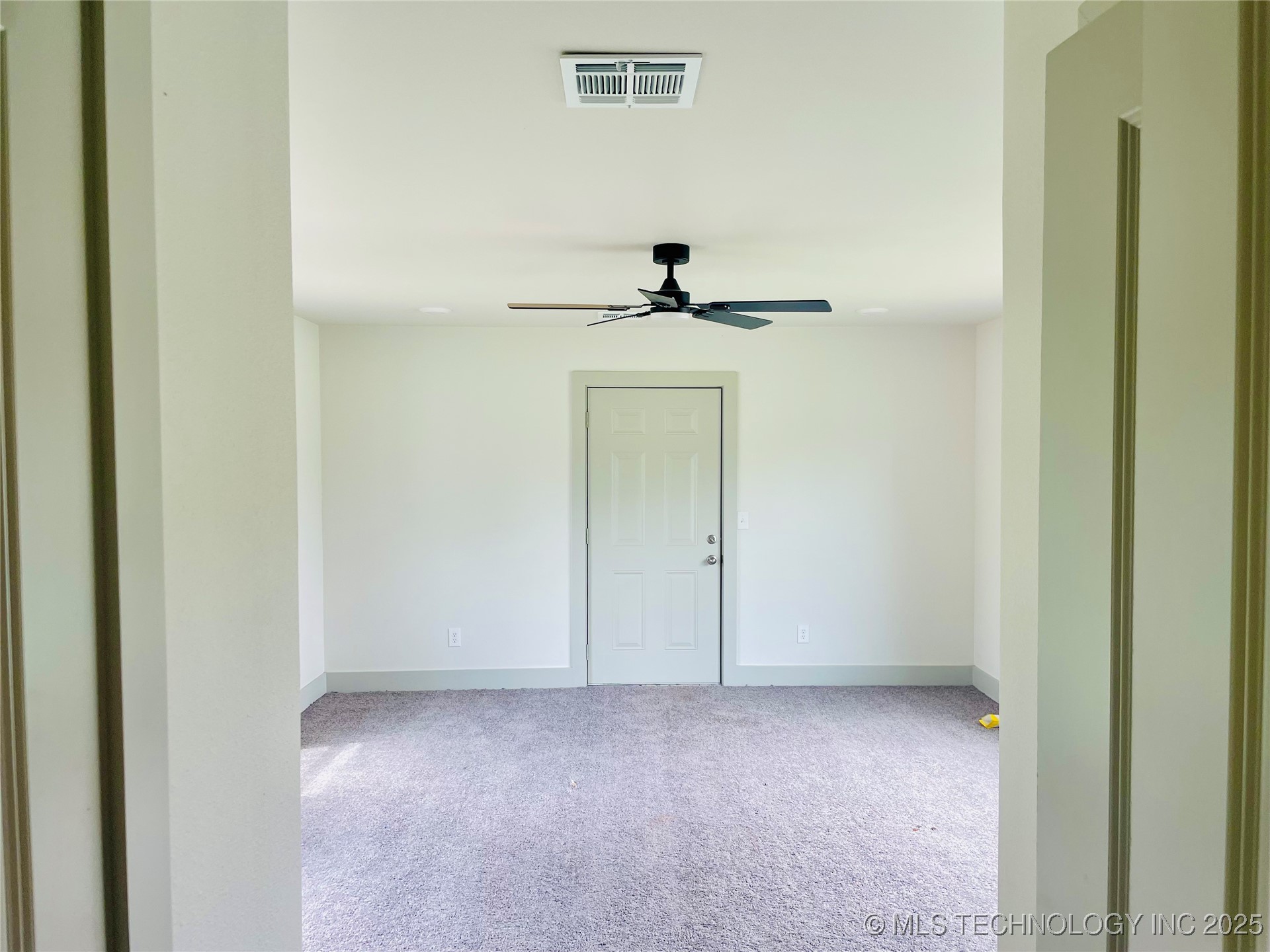 305 E Hickory Avenue Property Photo 6