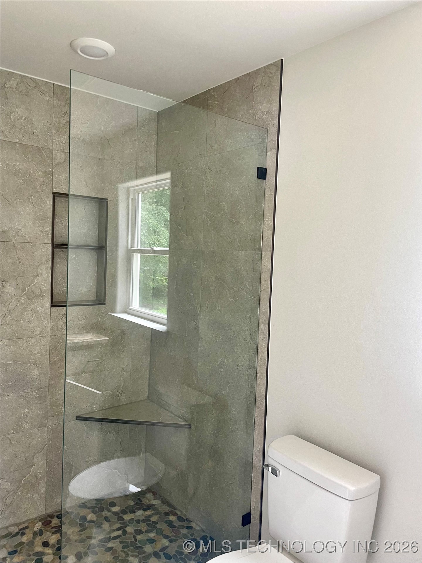 305 E Hickory Avenue Property Photo 7