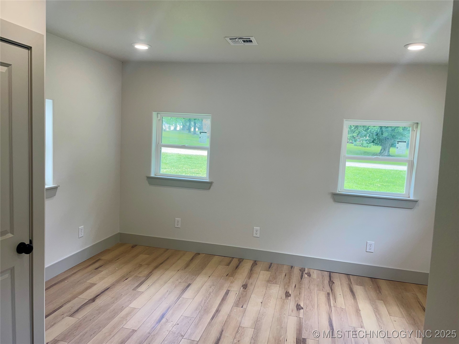 305 E Hickory Avenue Property Photo 10