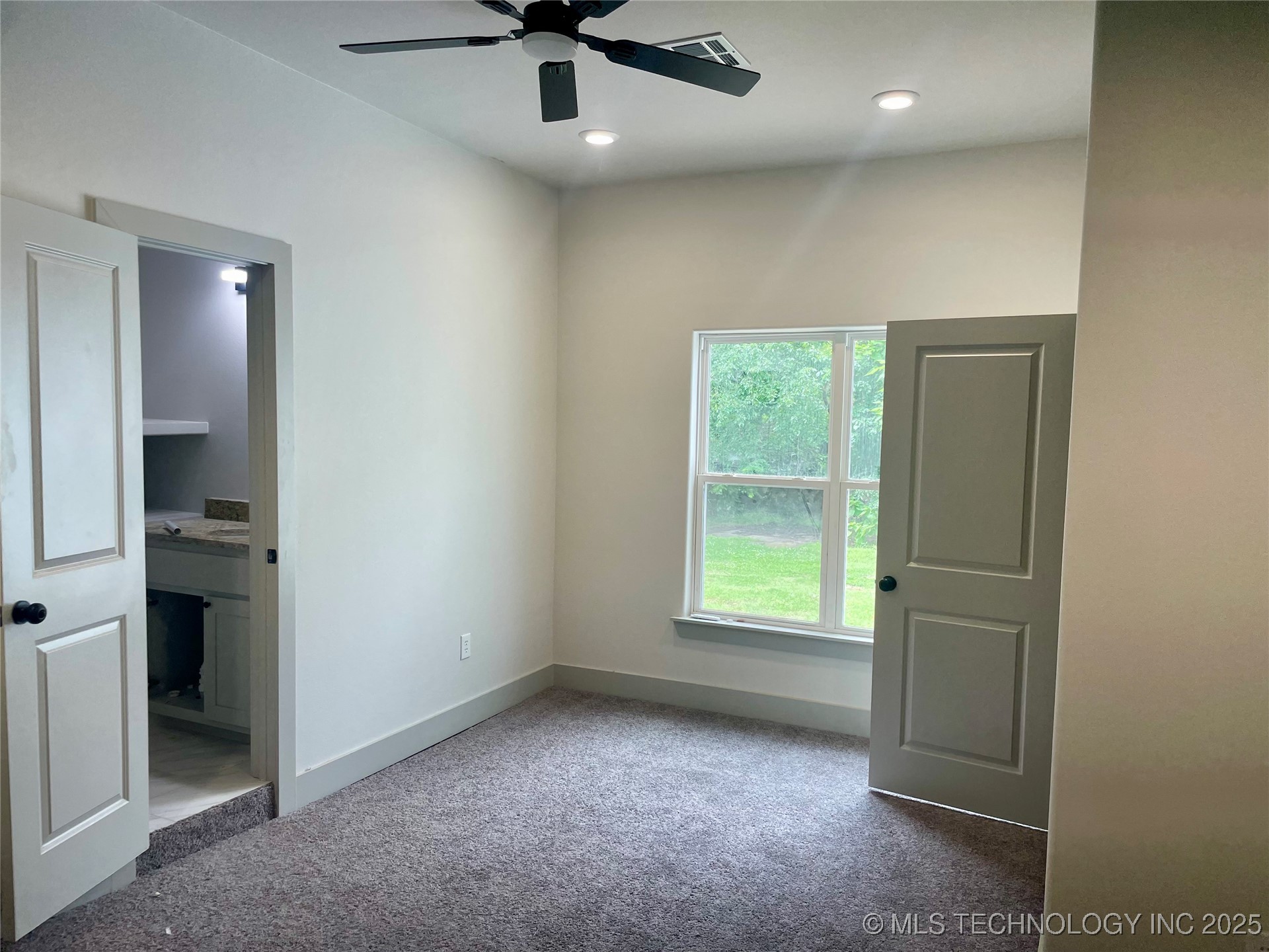 305 E Hickory Avenue Property Photo 11