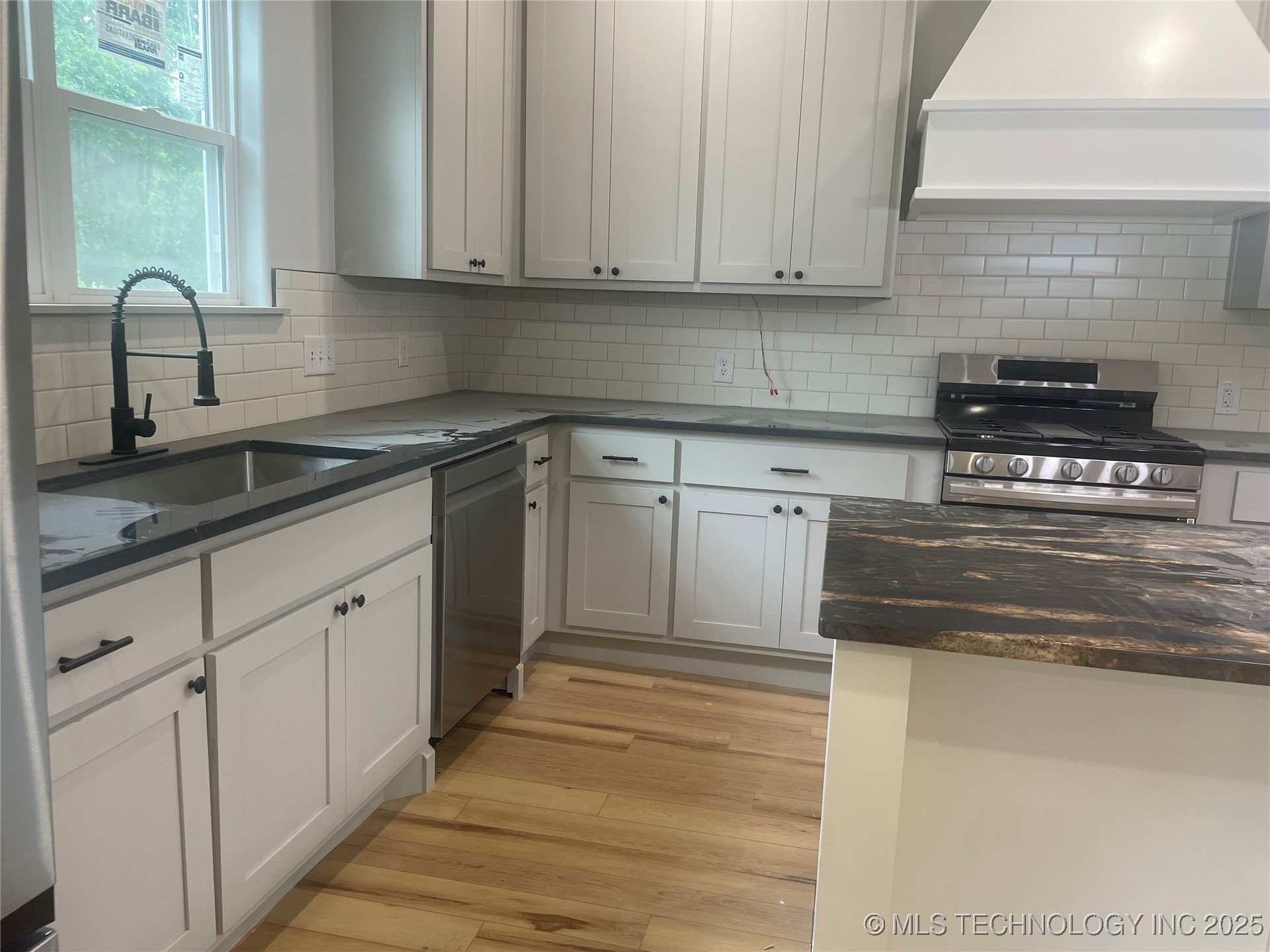 305 E Hickory Avenue Property Photo 14