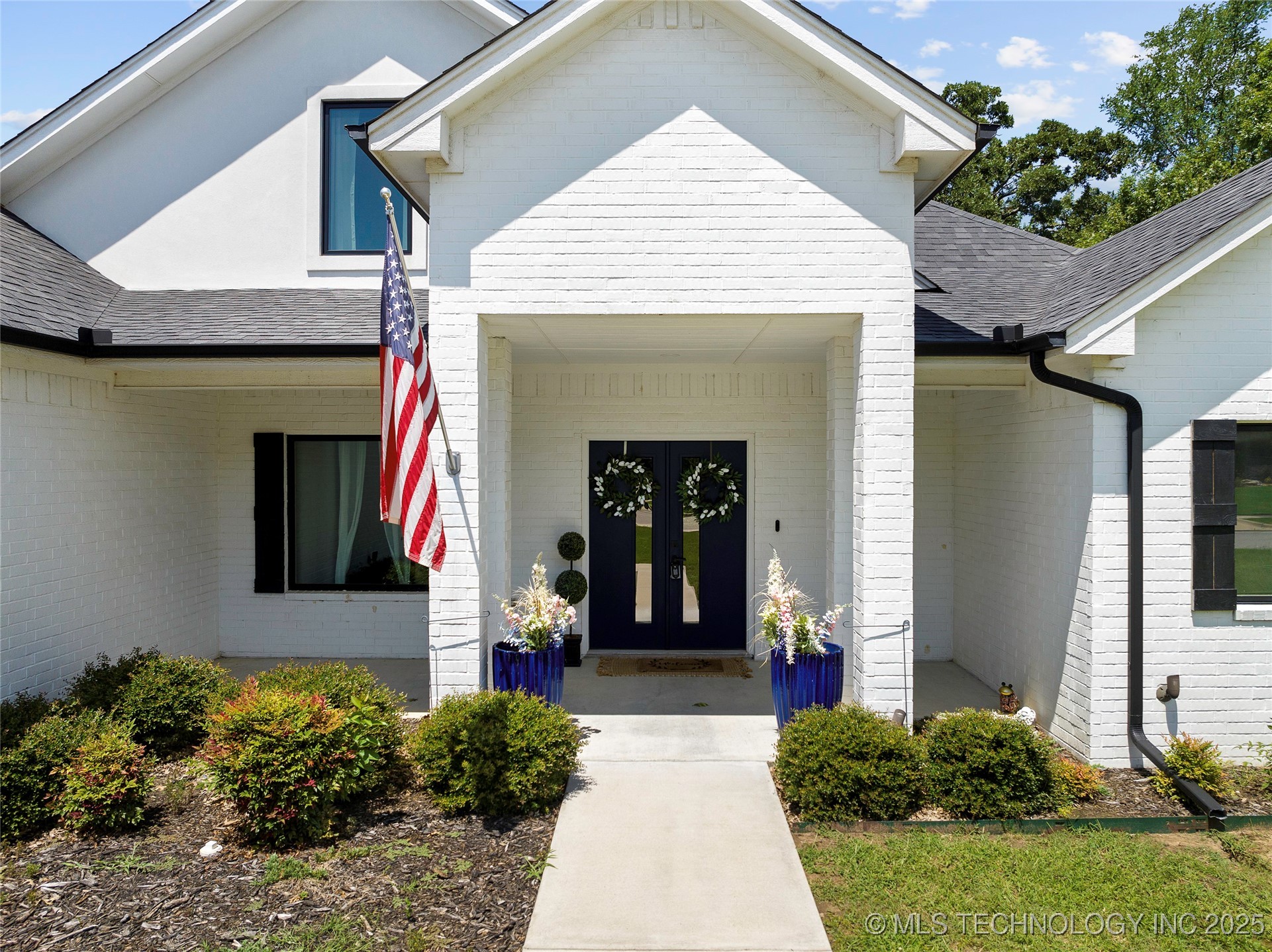 1223 Buckingham Property Photo 2