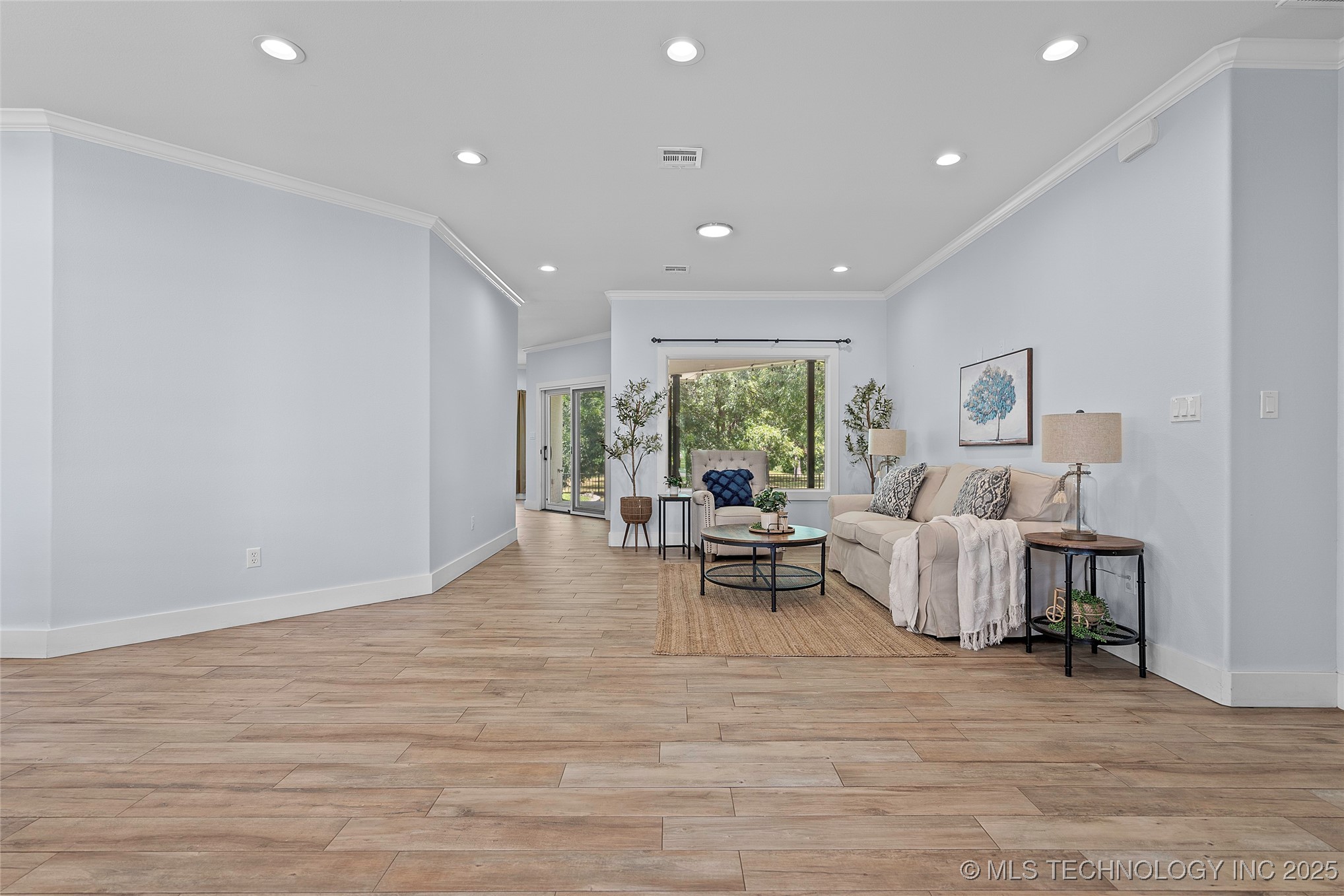 1223 Buckingham Property Photo 6