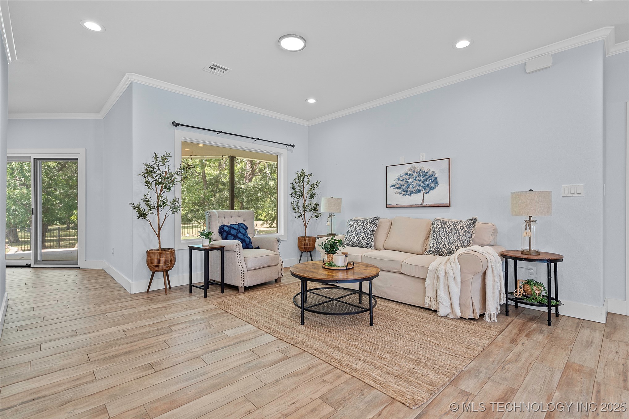 1223 Buckingham Property Photo 7