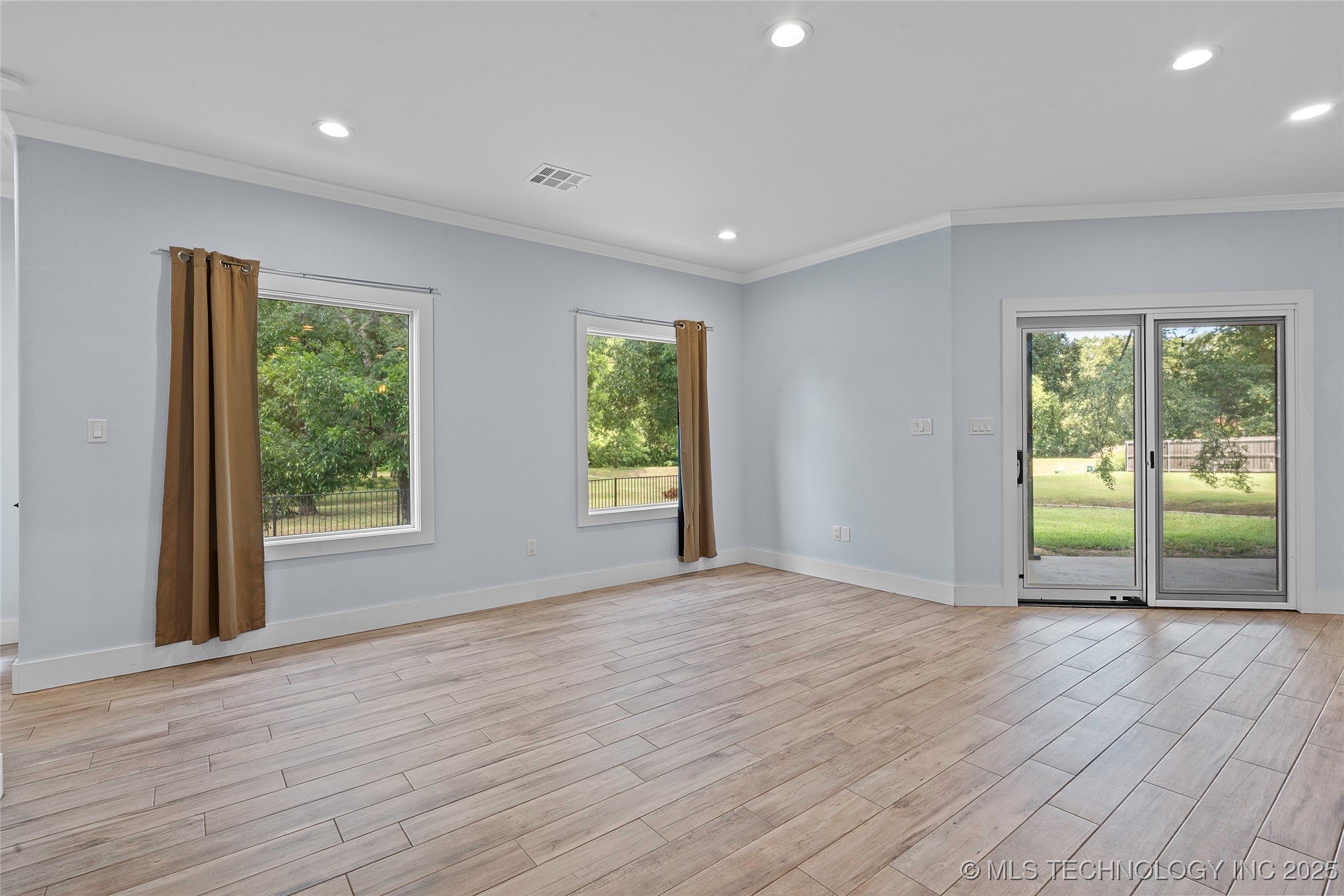 1223 Buckingham Property Photo 17