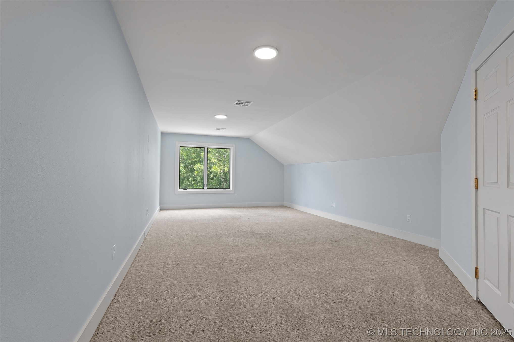 1223 Buckingham Property Photo 42