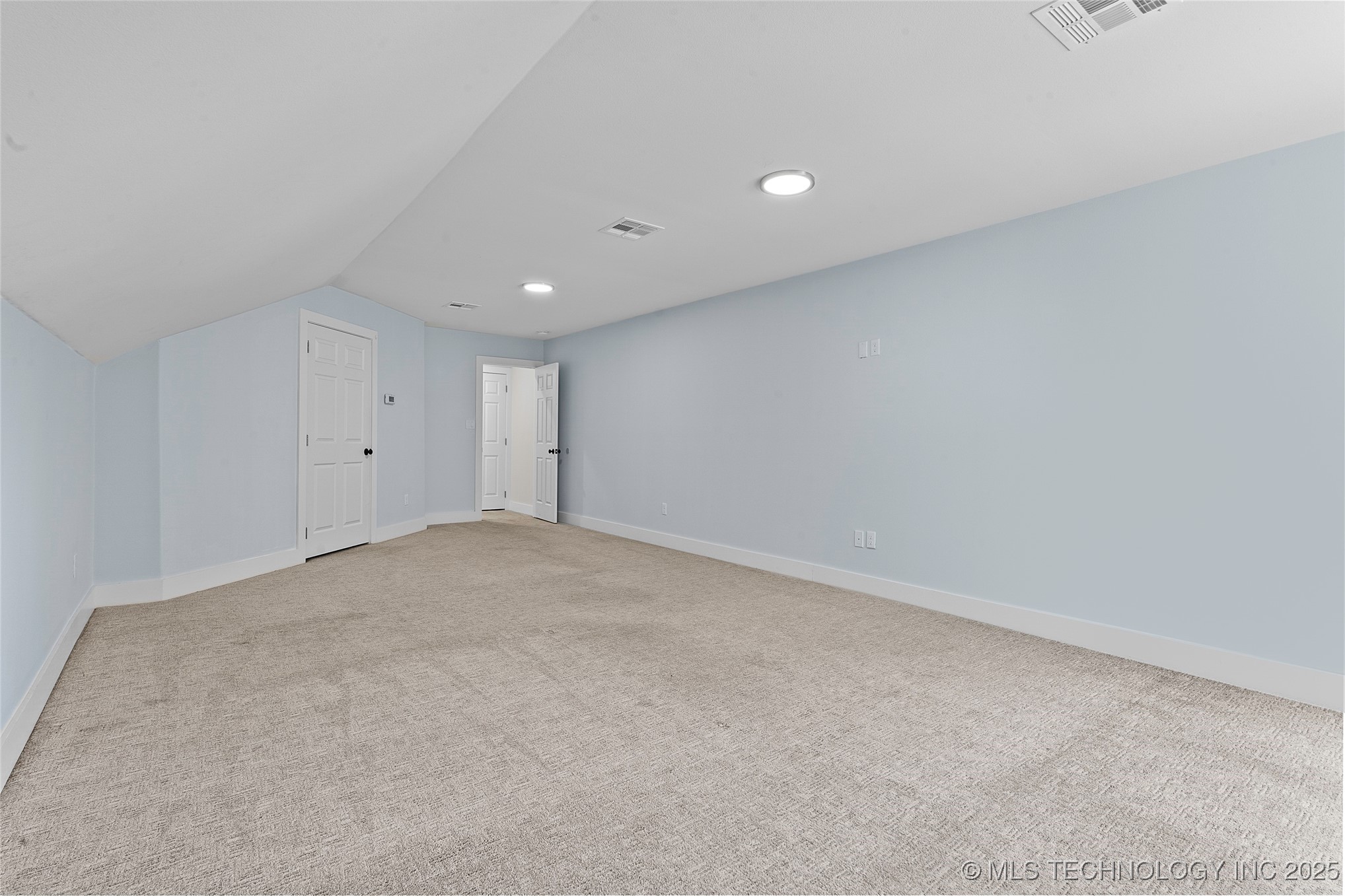 1223 Buckingham Property Photo 43