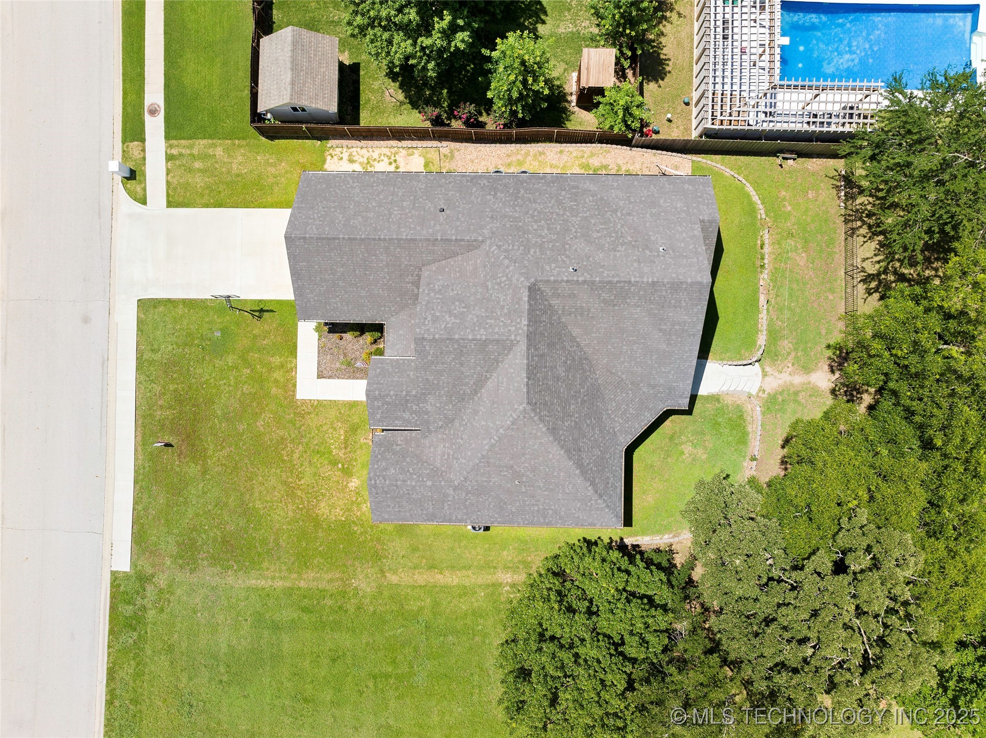 1223 Buckingham Property Photo 49