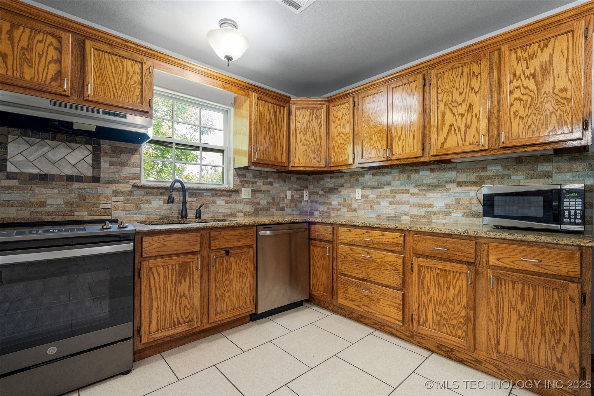 17822 S 44th West Avenue Property Photo 2