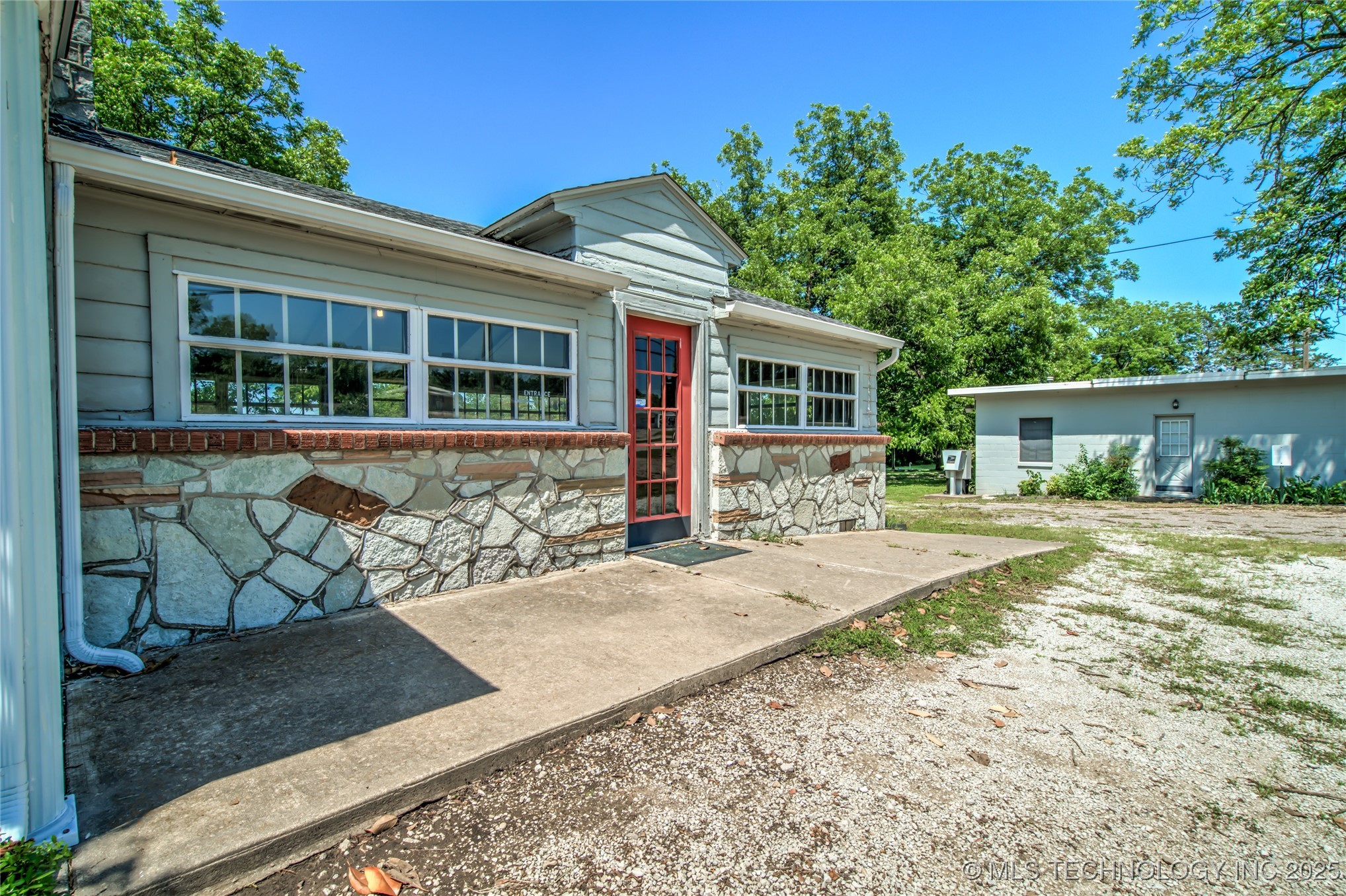 2600 Arlington Property Photo 15