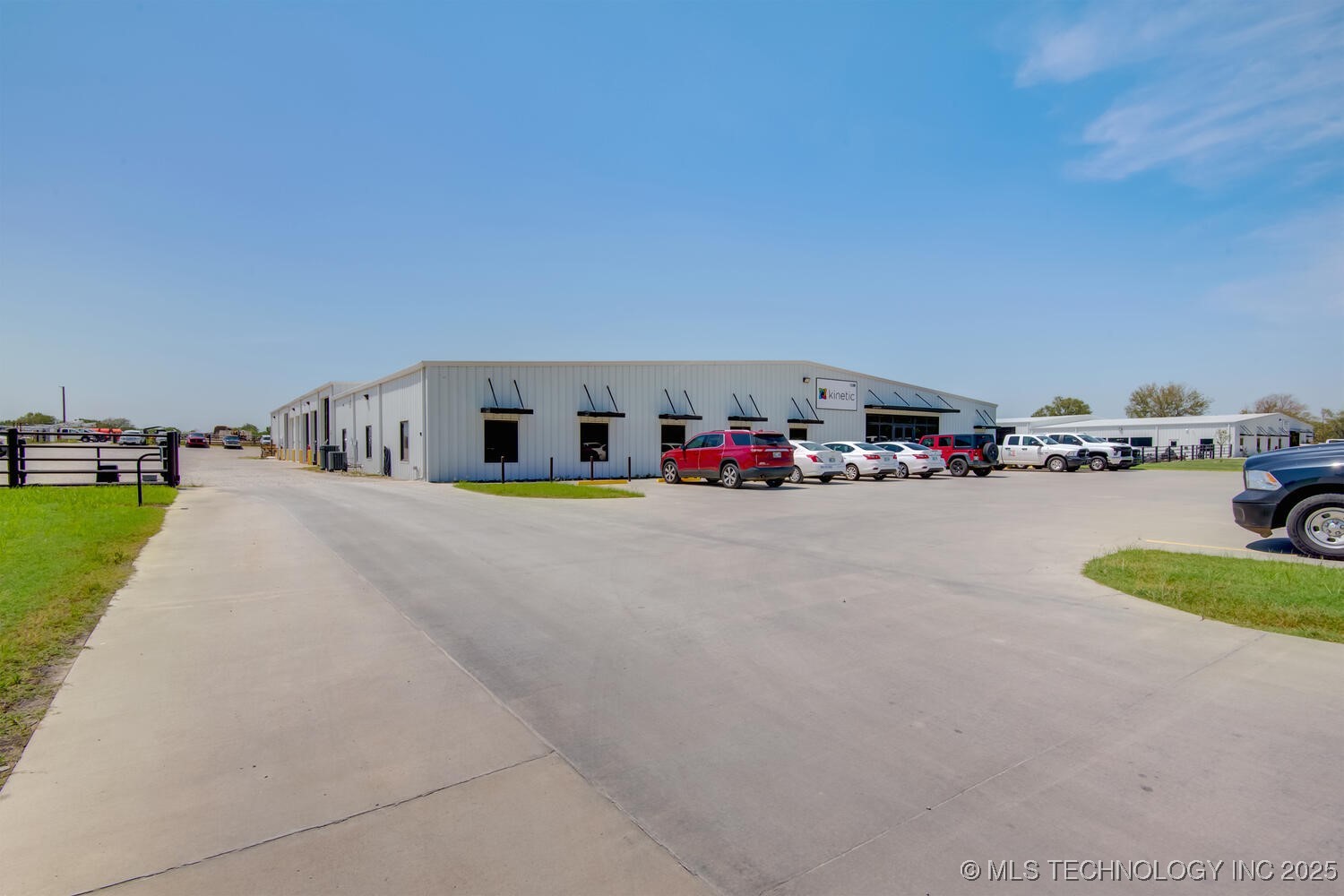 11200 S 225th East Avenue Property Photo 2