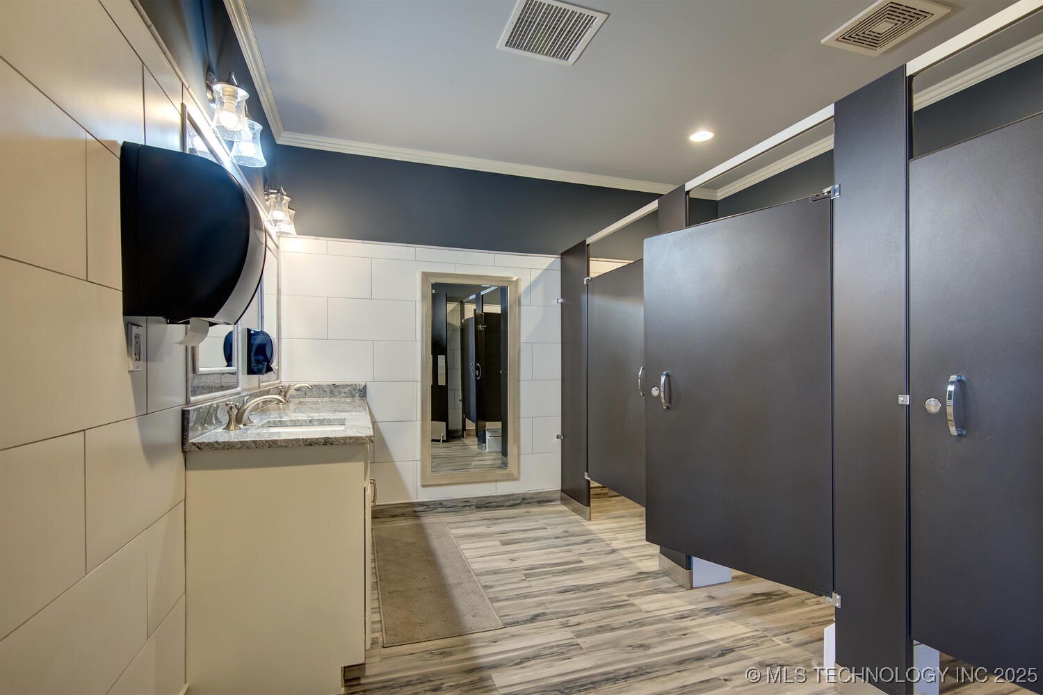 11200 S 225th East Avenue Property Photo 15