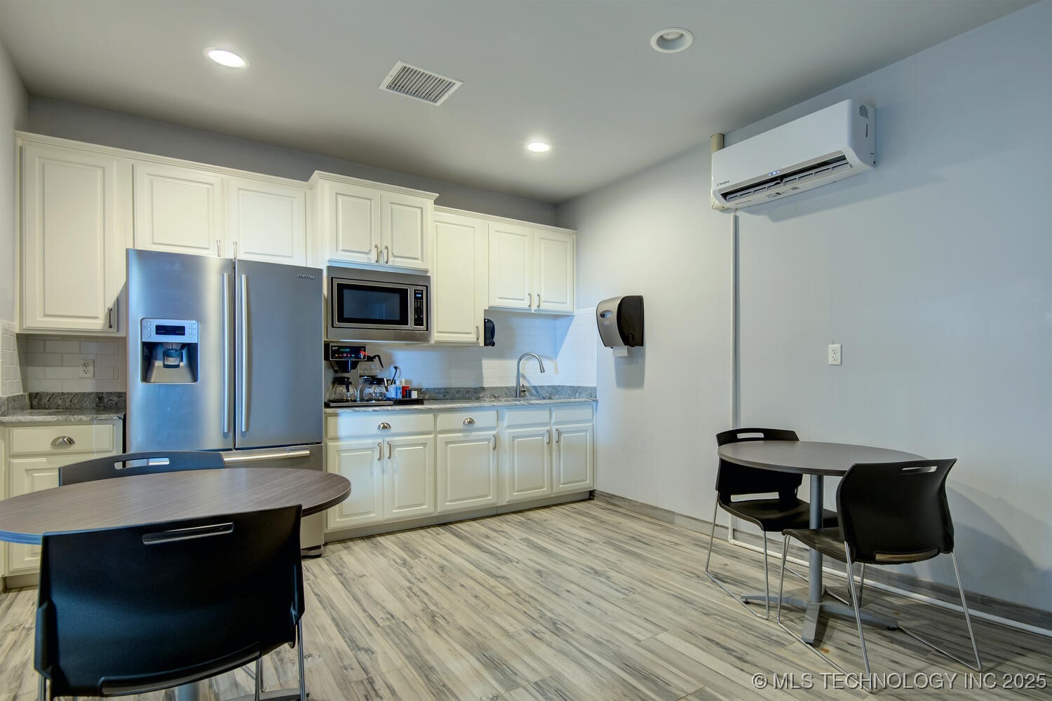 11200 S 225th East Avenue Property Photo 32