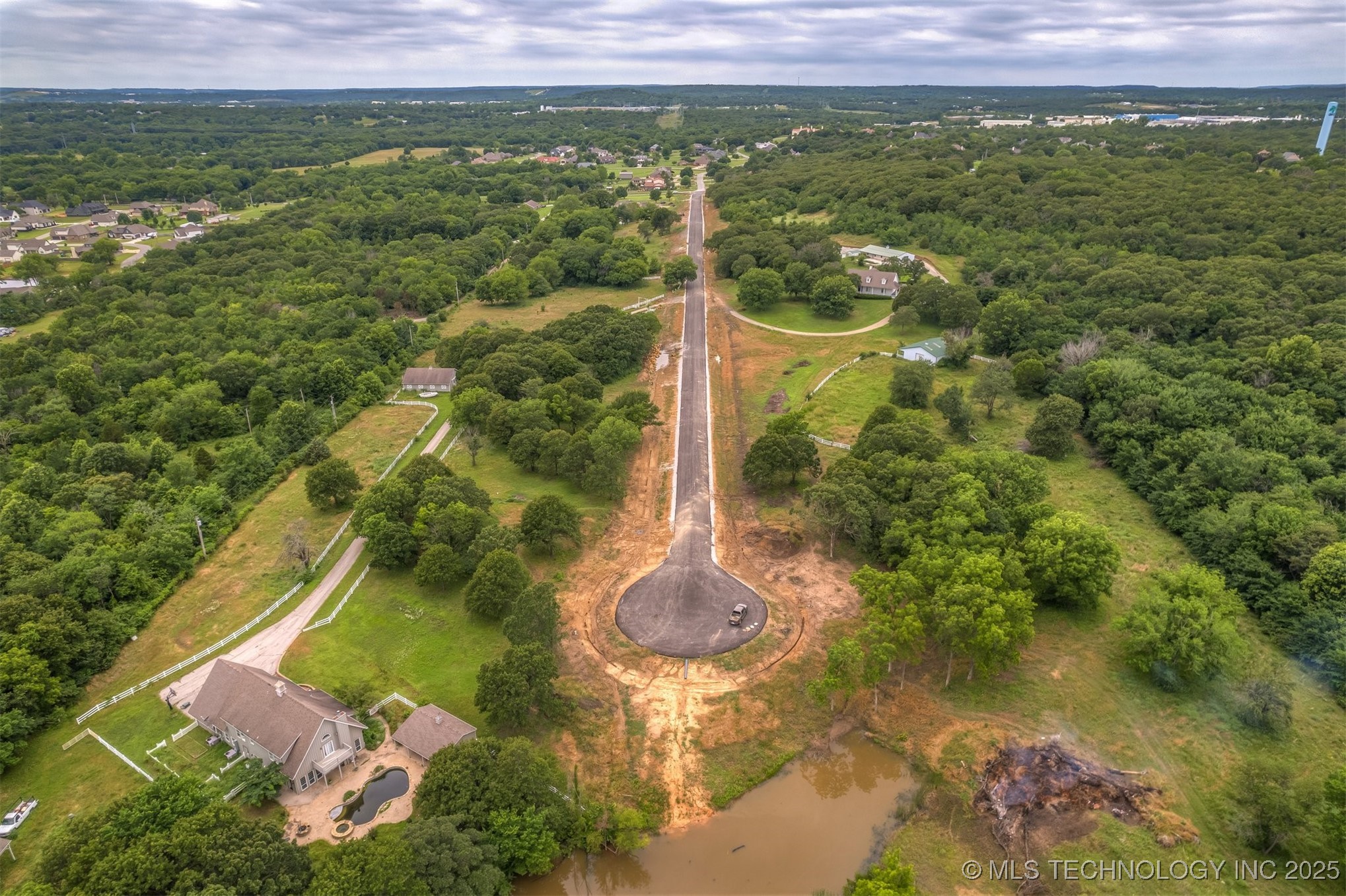 3881 Oak Timber Drive Property Photo 10