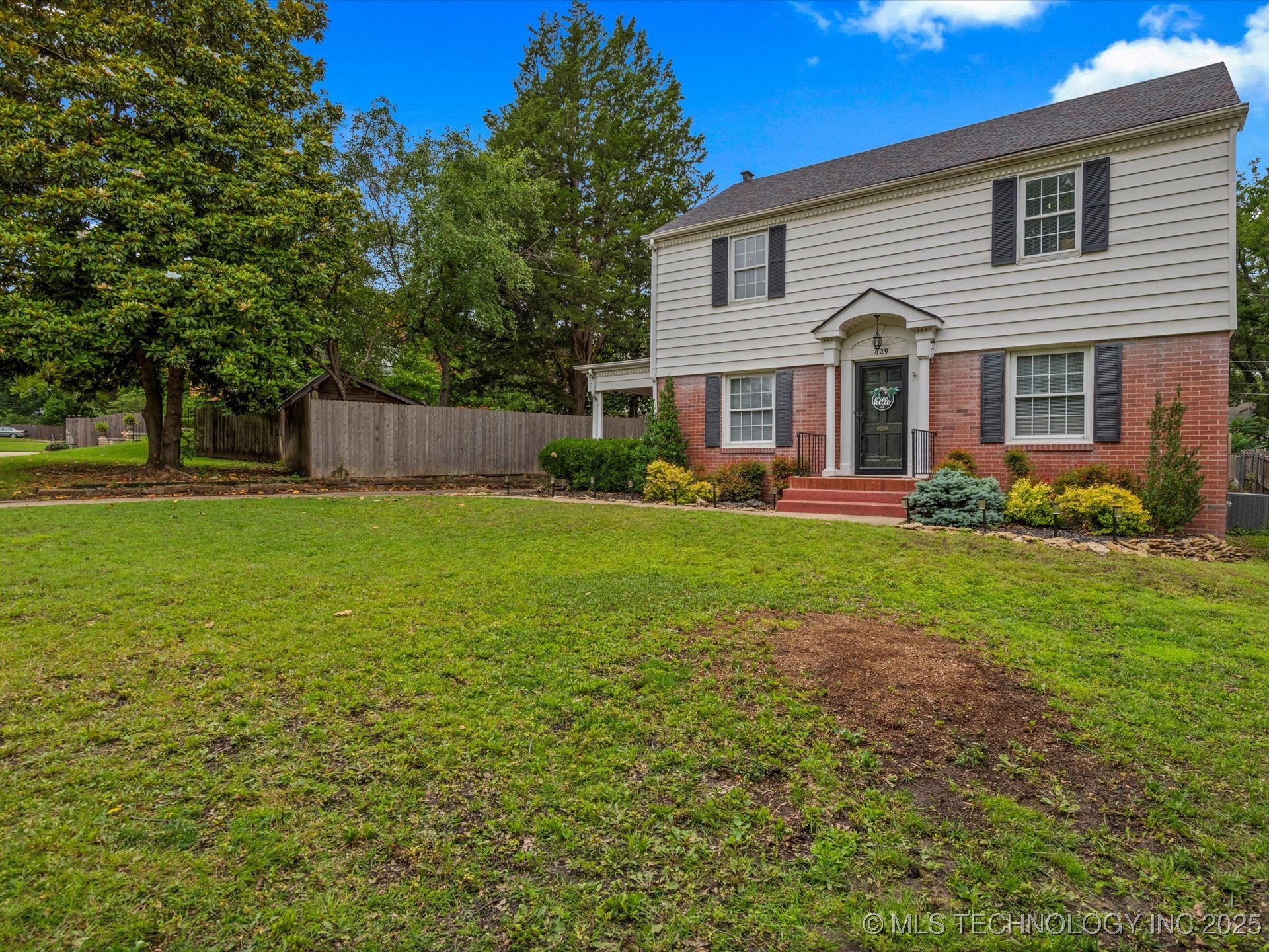 1629 Dewey Avenue Property Photo 2