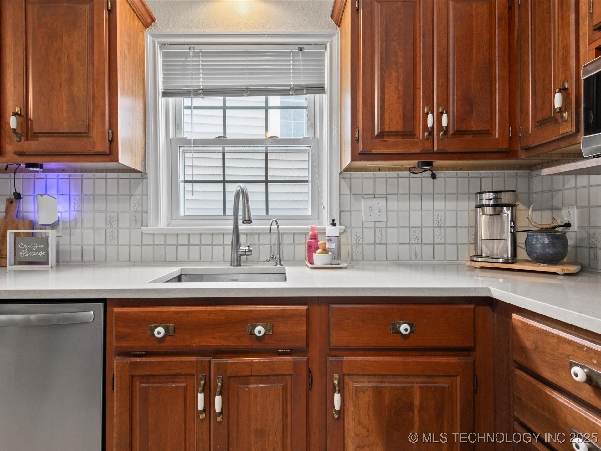 1629 Dewey Avenue Property Photo 11