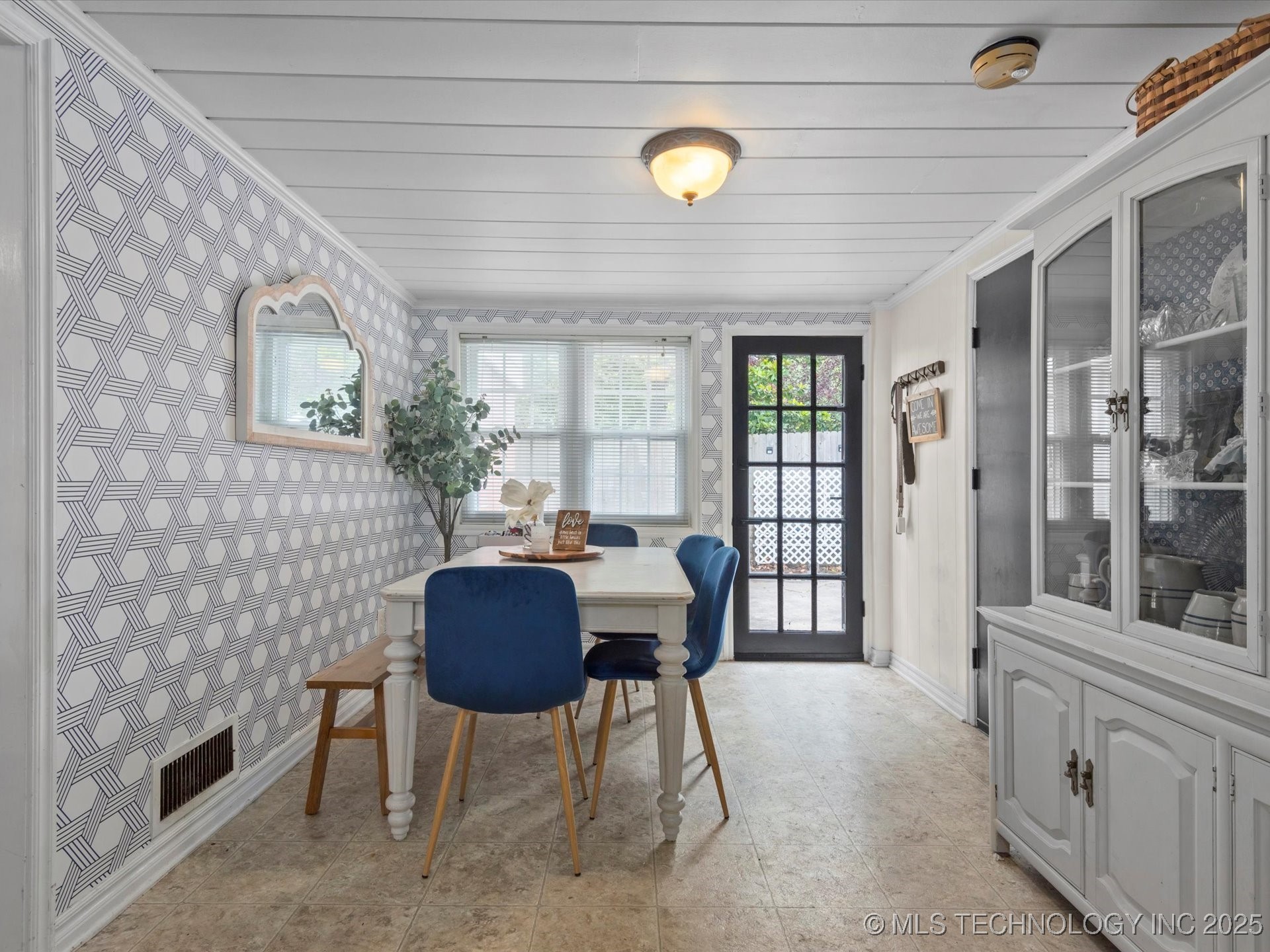 1629 Dewey Avenue Property Photo 14