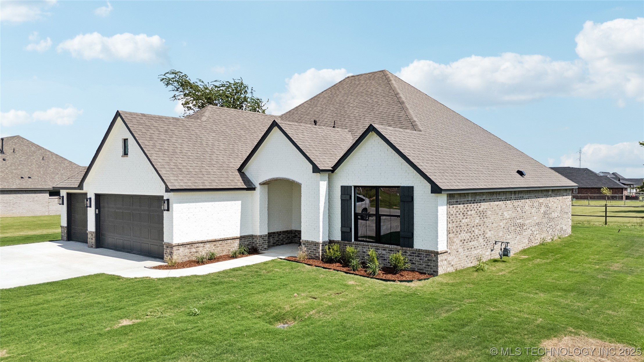 14129 N 54th East Avenue Property Photo 3