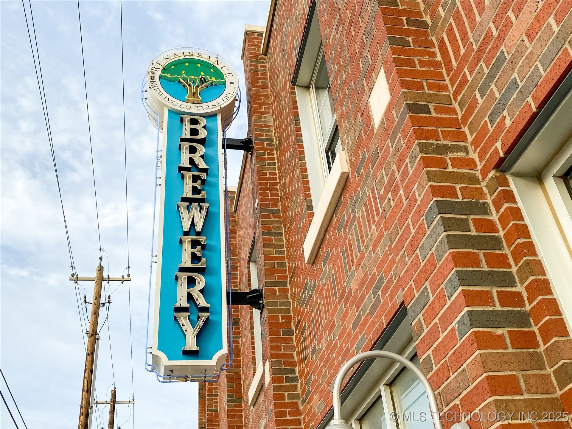 1147 S Lewis Avenue Property Photo 7