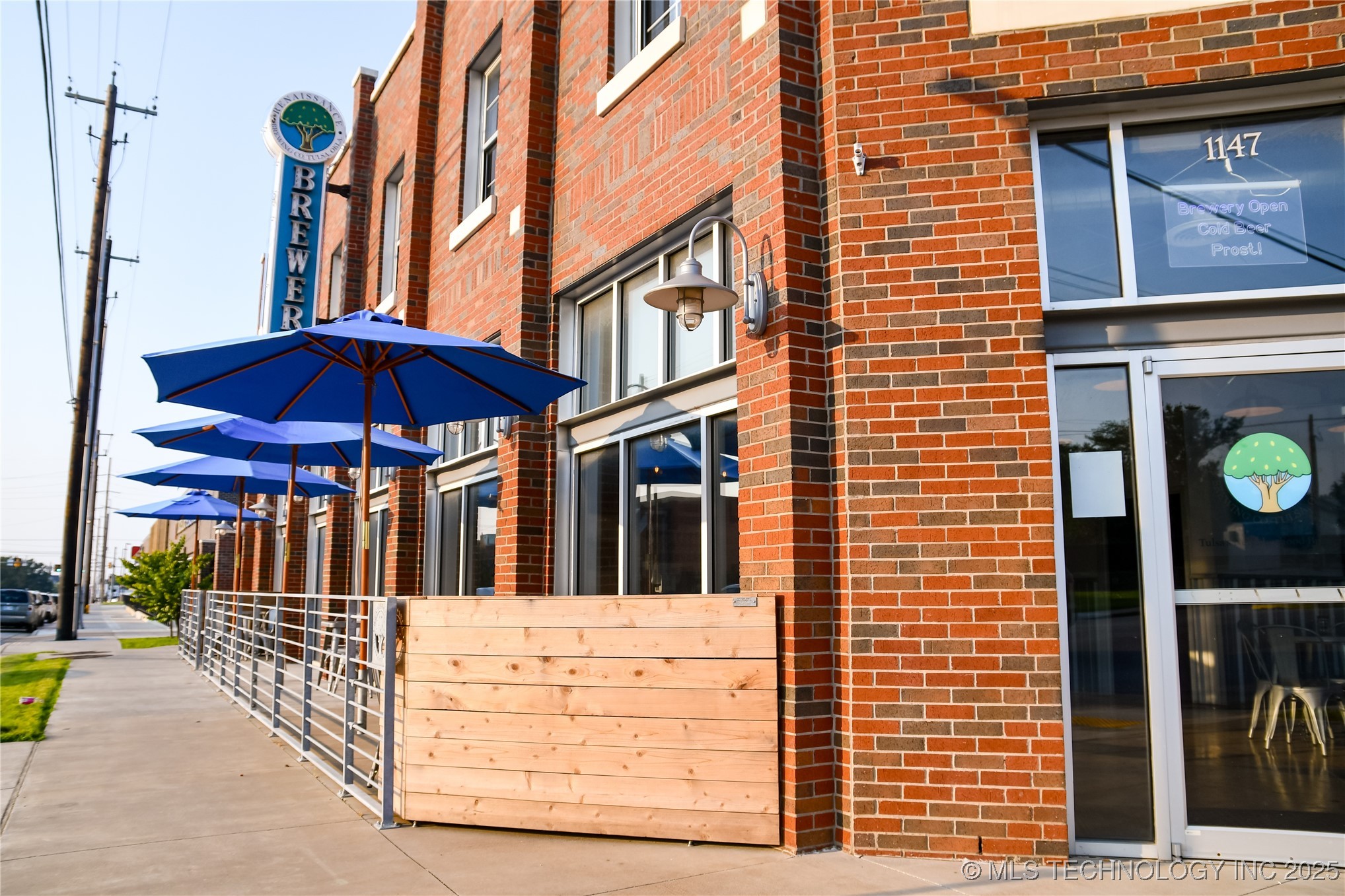 1147 S Lewis Avenue Property Photo 8