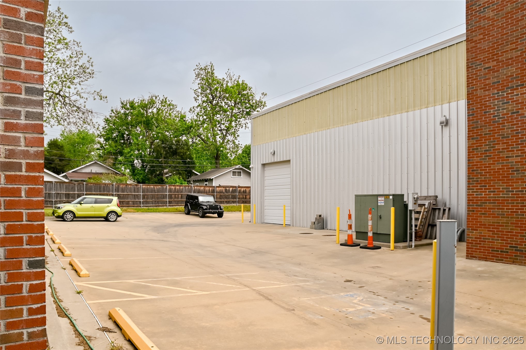 1147 S Lewis Avenue Property Photo 10